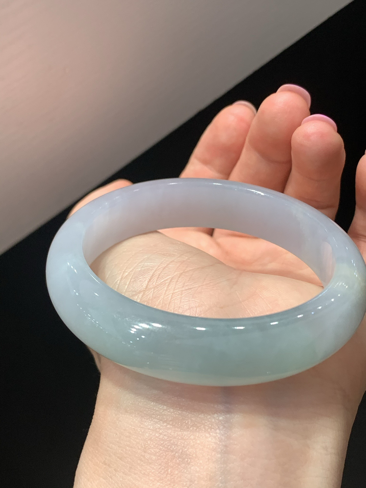 尺寸55.6/13.4/8.1，糯种手镯
水润清爽