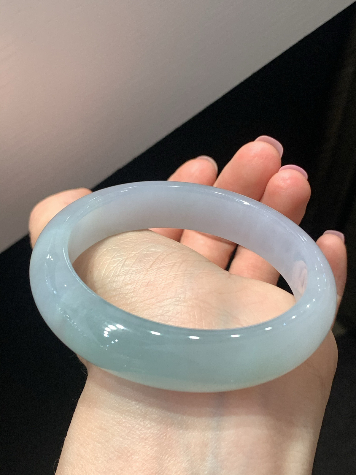 尺寸55.6/13.4/8.1，糯种手镯
水润清爽