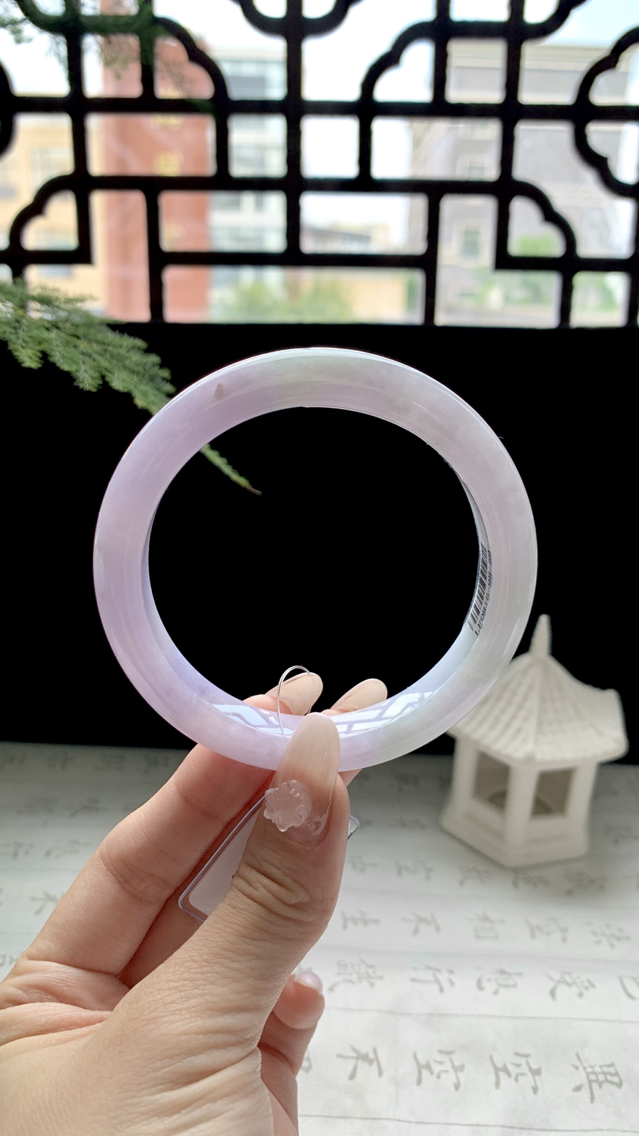  【紫罗兰】
⭕️57.5-10.6-8.8宛如一缕紫色的诗意，柔和的光芒在手腕上舞动，散发出一种神秘而浪漫的氛围