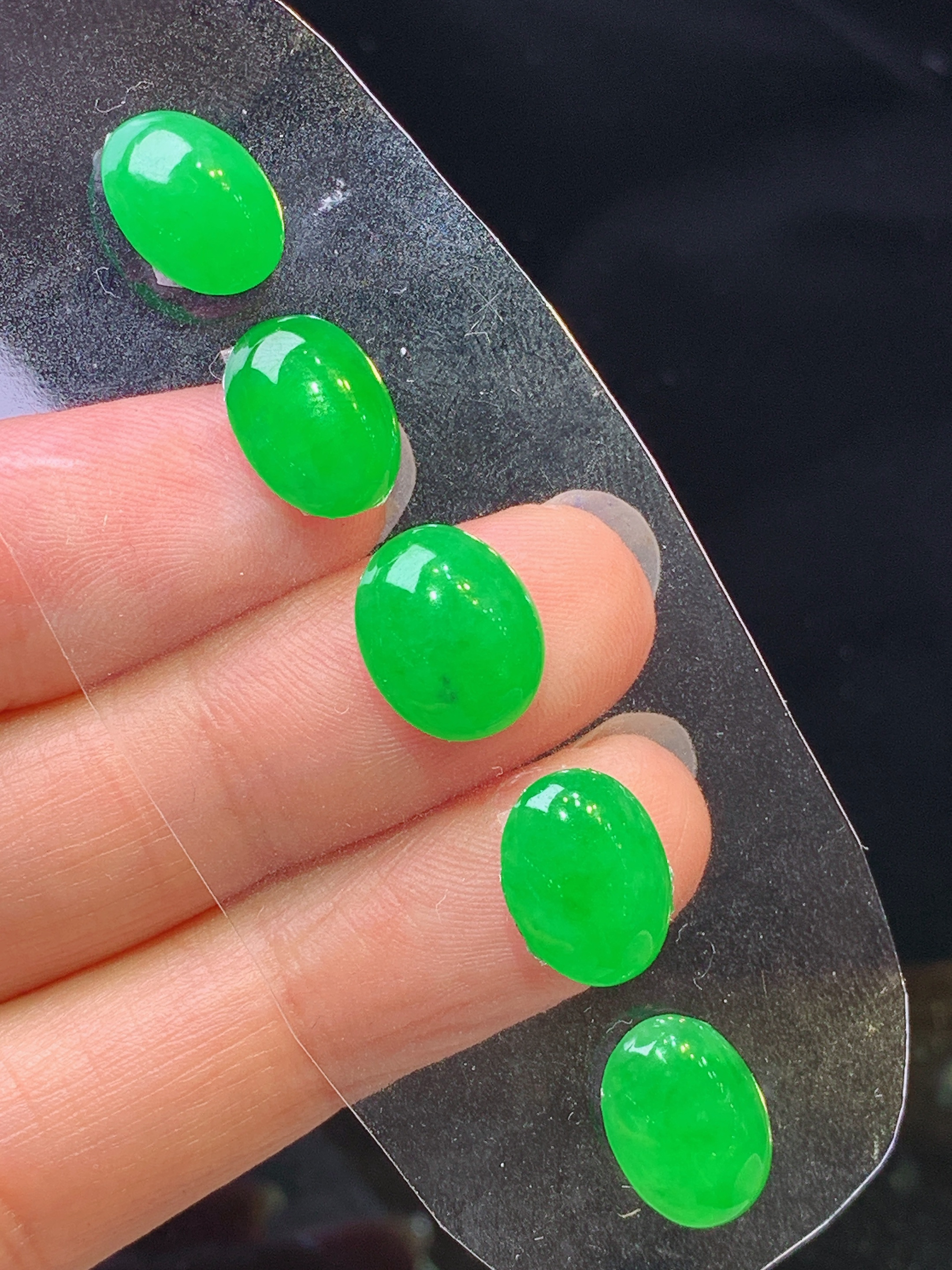 镶嵌款 翠绿蛋面一手 玉质细腻 色泽艳丽清新 水润亮眼 整体尺寸11*9.3*4.8m2