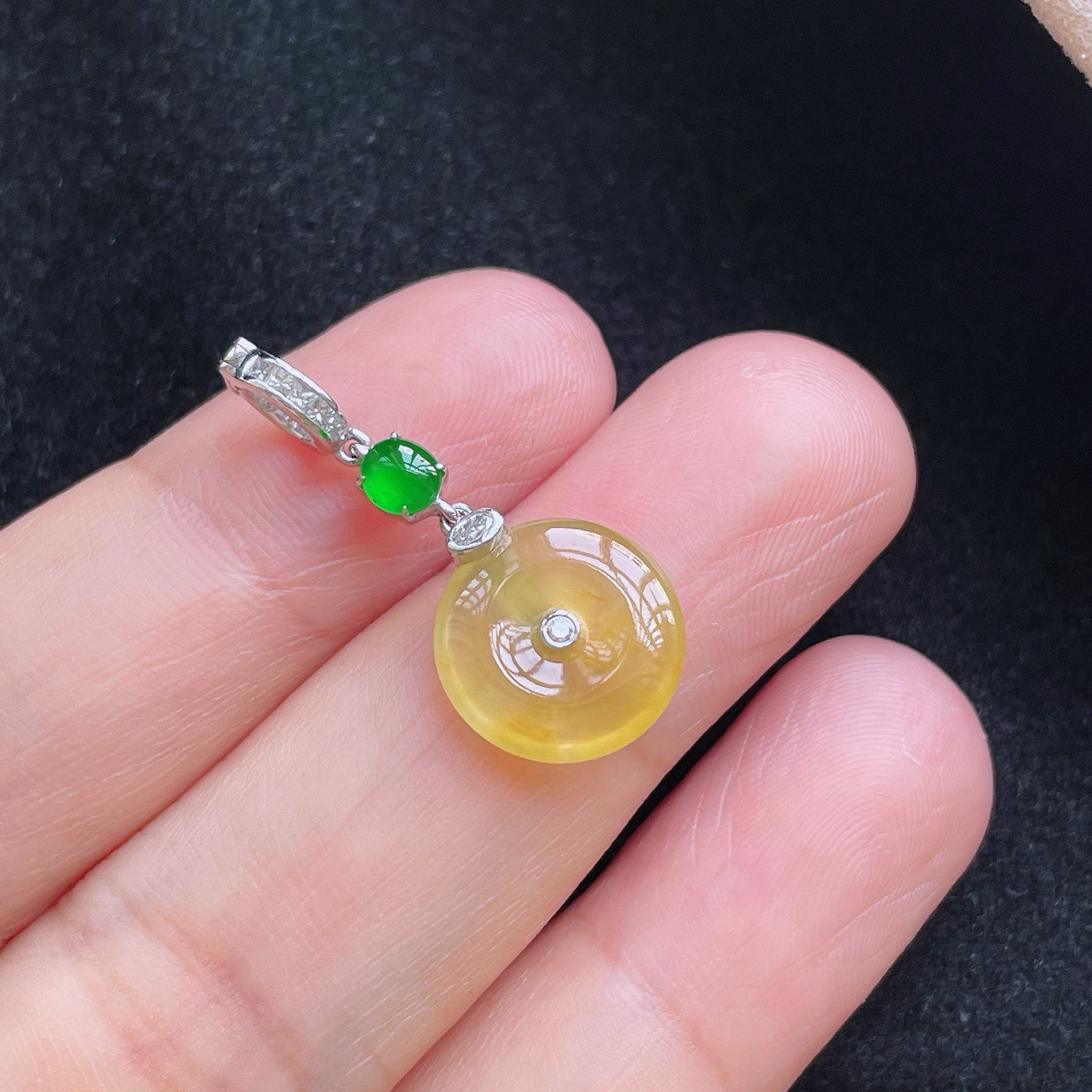 18K 黄翡·平安扣

整26.6-12.3-2.9