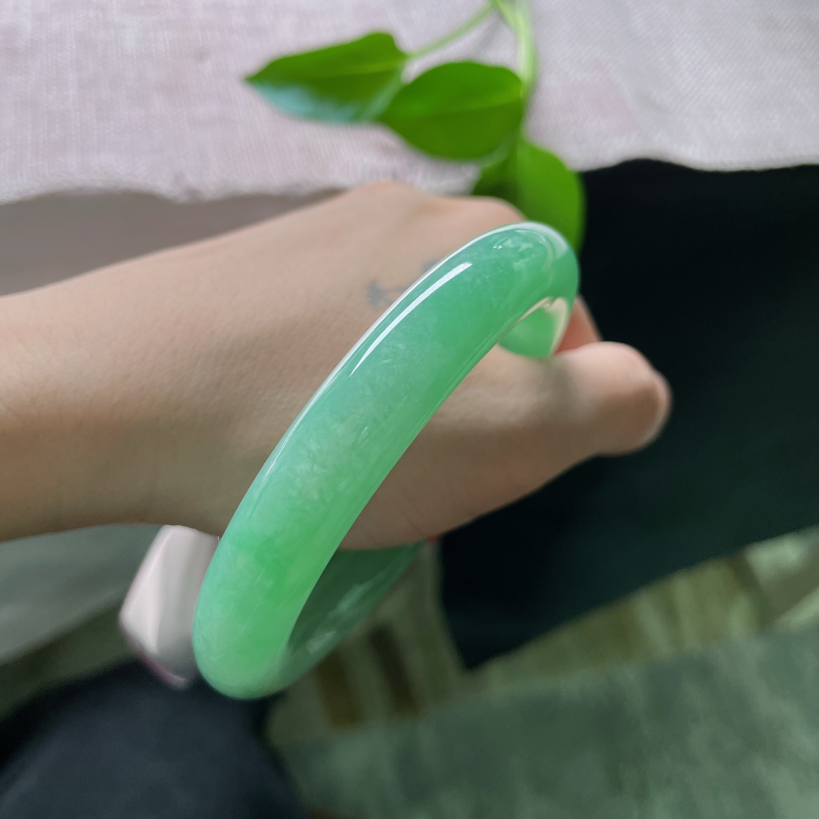 57.6/11.8，满绿圆条，圆的是福气，满的是生机。愿日子如这翠色，生生不息。棉线