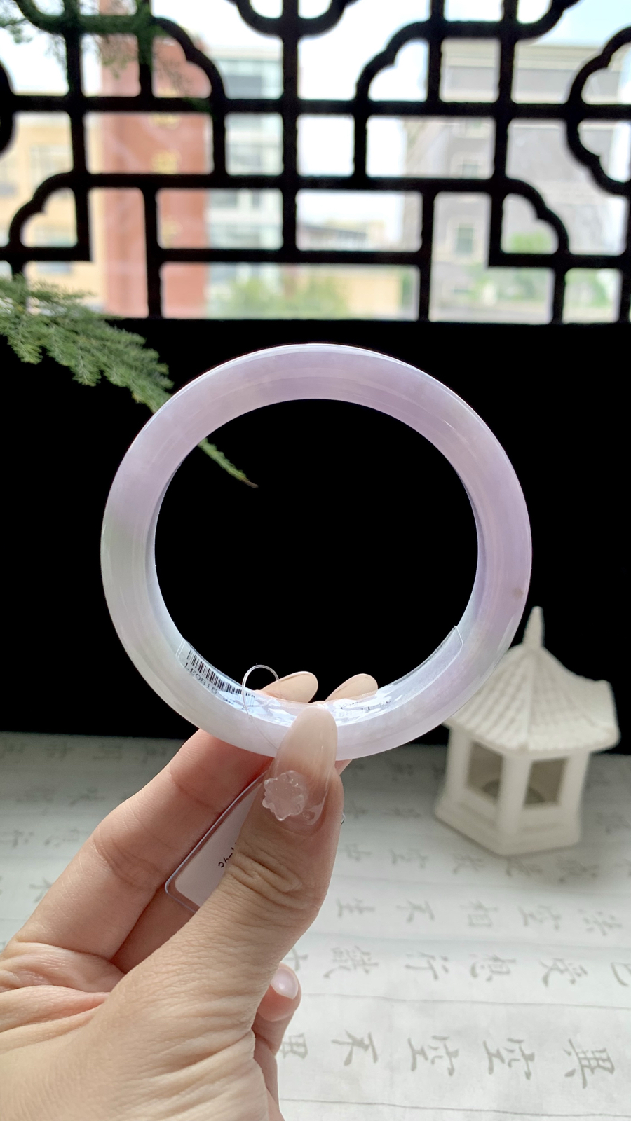  【紫罗兰】
⭕️57.5-10.6-8.8宛如一缕紫色的诗意，柔和的光芒在手腕上舞动，散发出一种