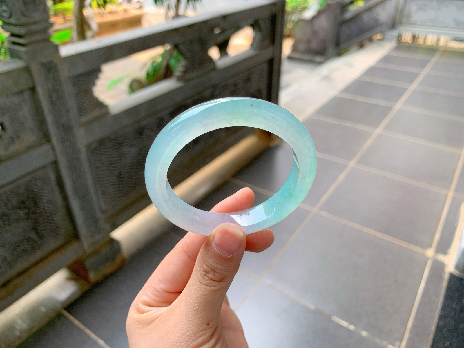 ｜53圈口
金丝绿，种好冰透起光，跟前面一条是姐妹装