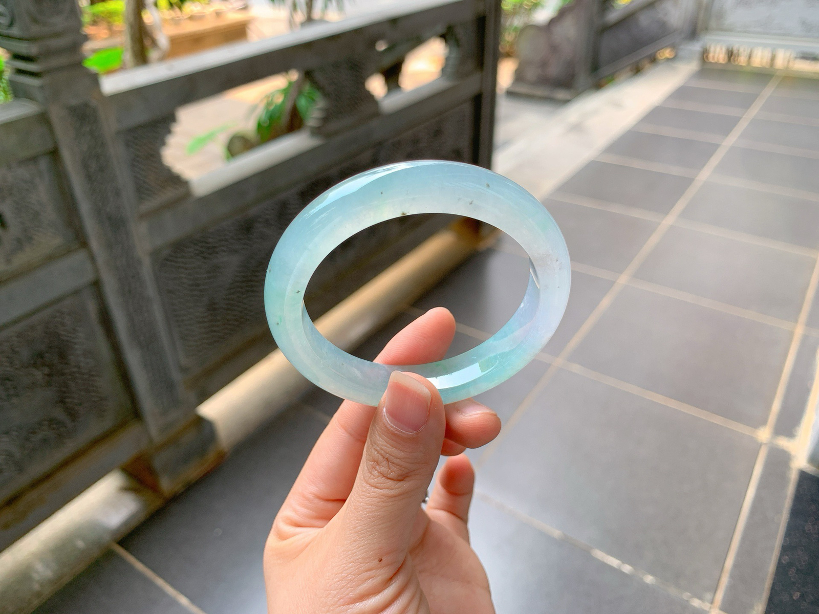 ｜53圈口
金丝绿，种好冰透起光，跟前面一条是姐妹装