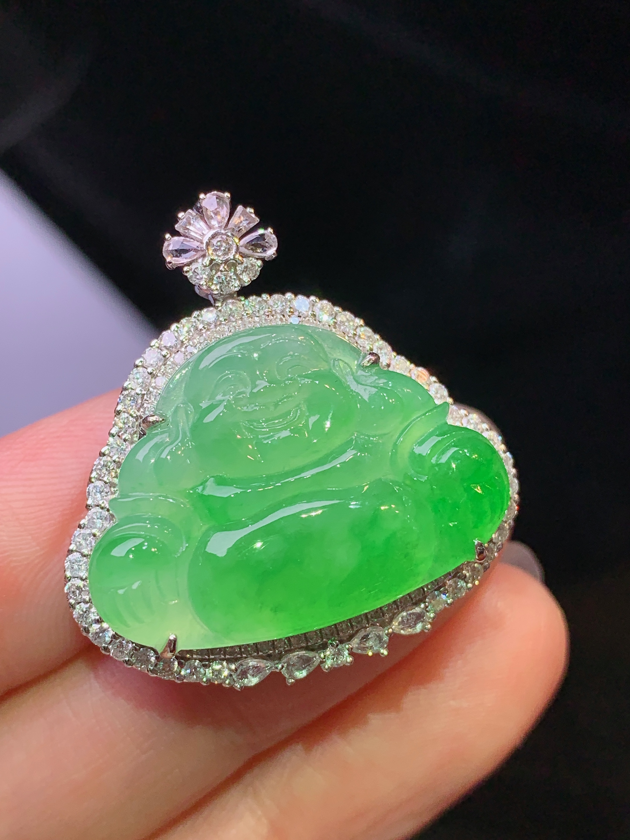 18k金钻镶嵌翠绿佛公吊坠 玉质细腻 色泽艳丽清新 水润亮眼 整体尺寸29*27.5*11yz