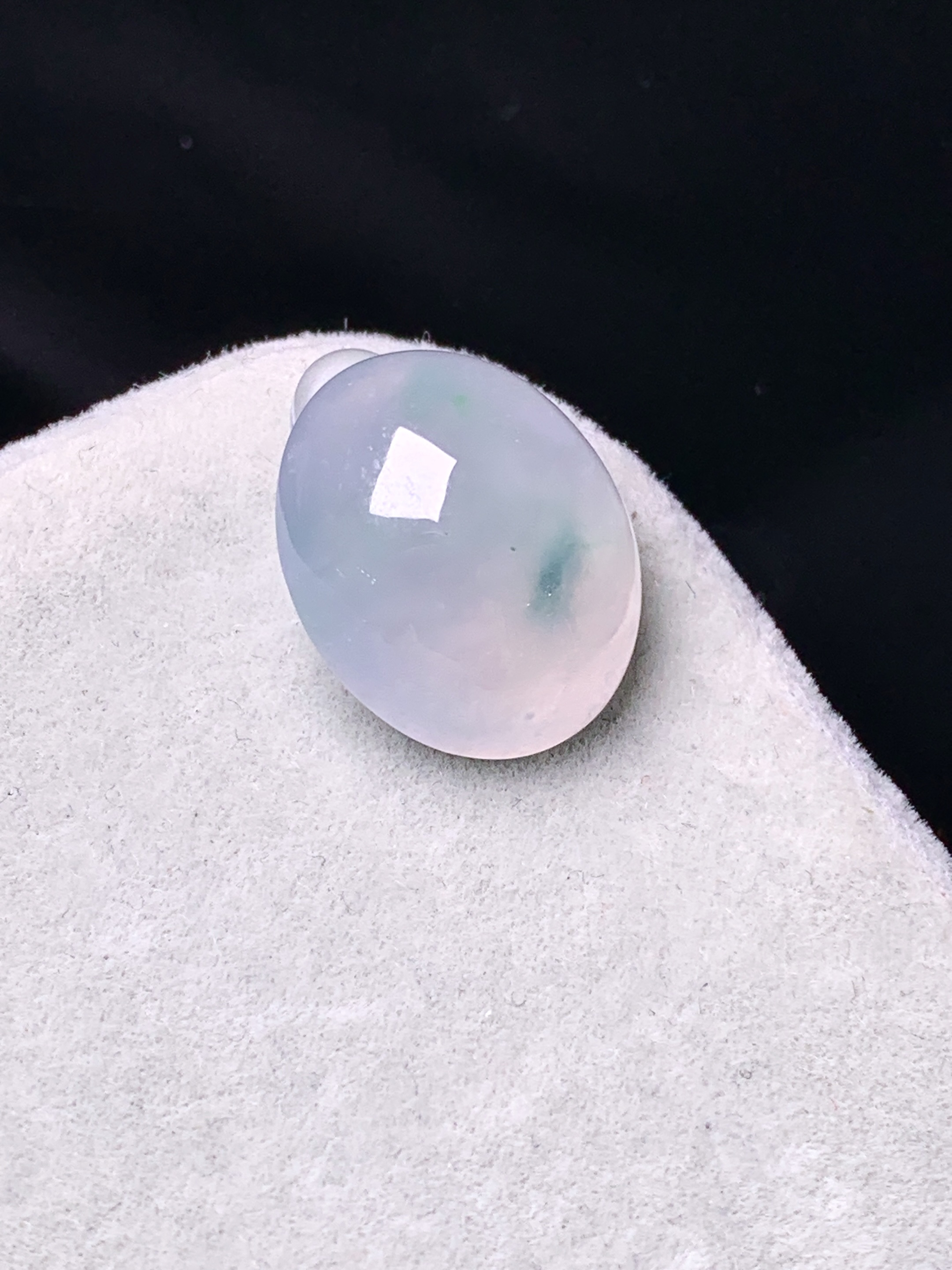 镶嵌款冰种飘绿蛋面吊坠 玉质细腻 色泽艳丽清新 水润亮眼 整体尺寸16.3*13.8*8yz