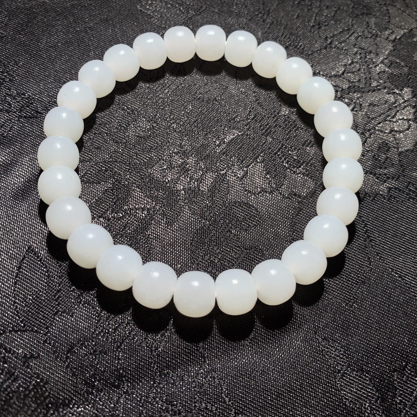 新疆和田玉白玉老型珠手串 单颗尺寸7/8！玉质细腻油润。手推出油。品相大气 lt260325