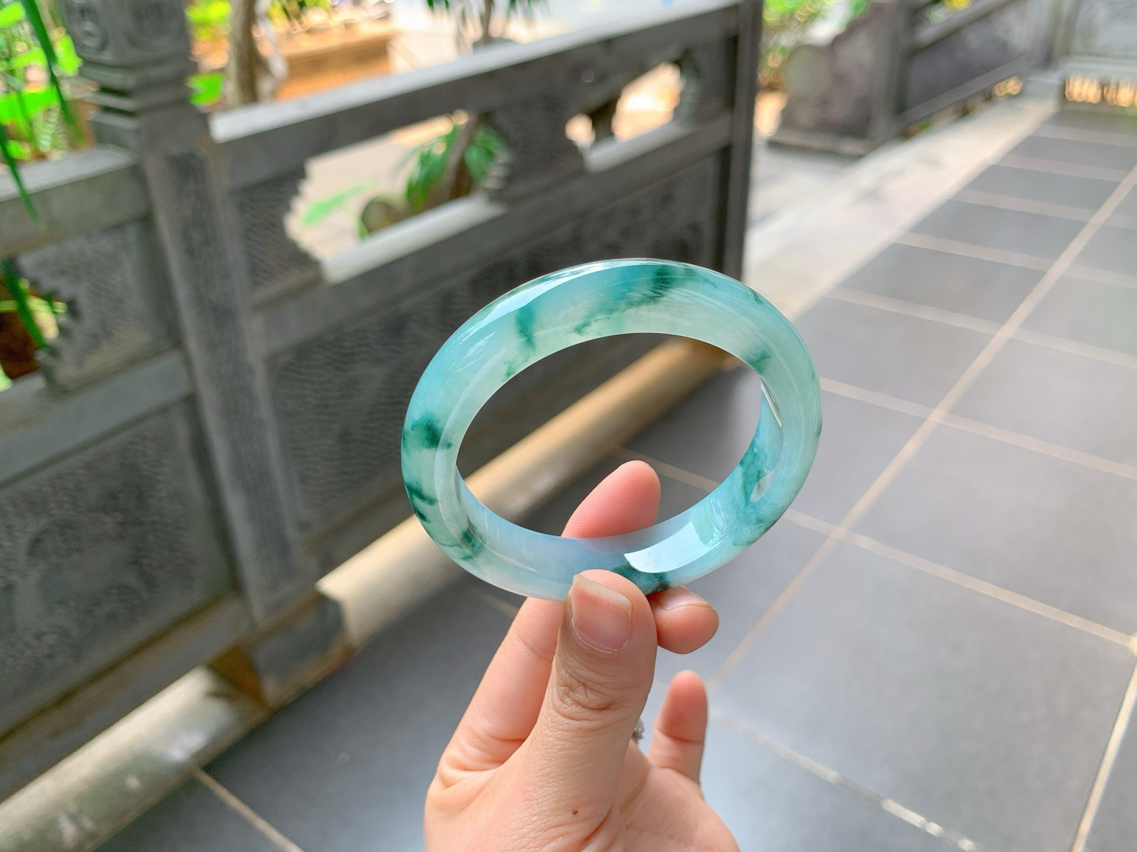 ｜54圈口
冰飘花水墨画，胶润一体，花色灵动