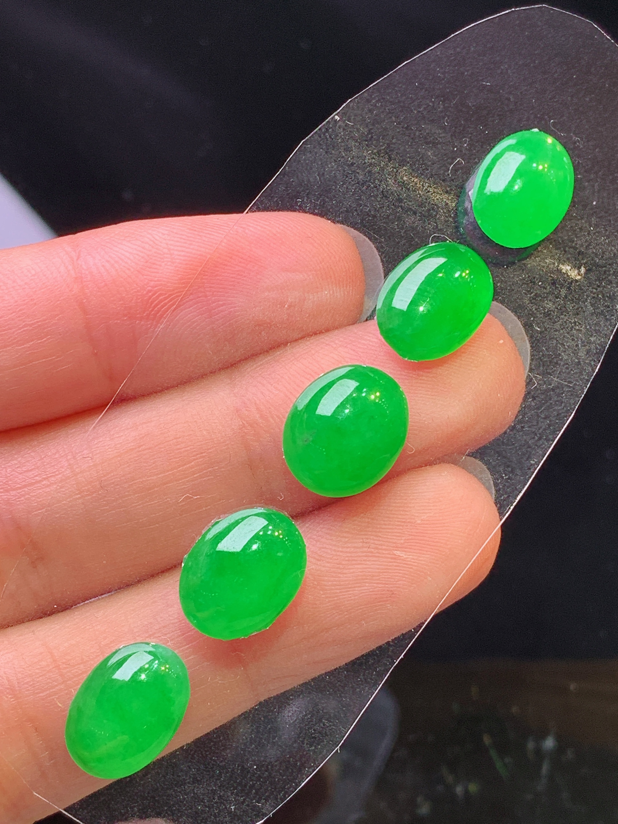 镶嵌款 翠绿蛋面一手 玉质细腻 色泽艳丽清新 水润亮眼 整体尺寸11*9.3*4.8m2