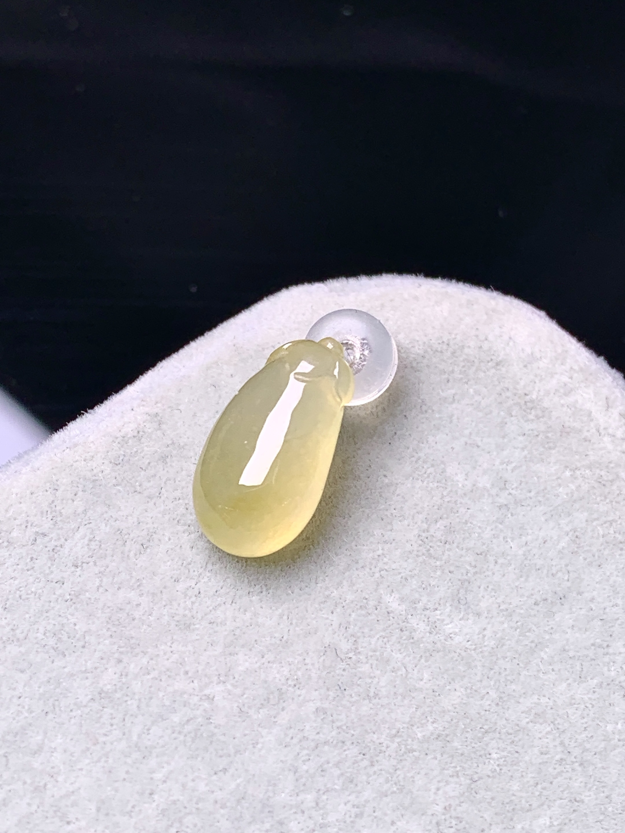 镶嵌款 冰种黄翡福瓜吊坠 玉质细腻 色泽艳丽清新 水润亮眼 整体尺寸12.3*6.7*4.5c1