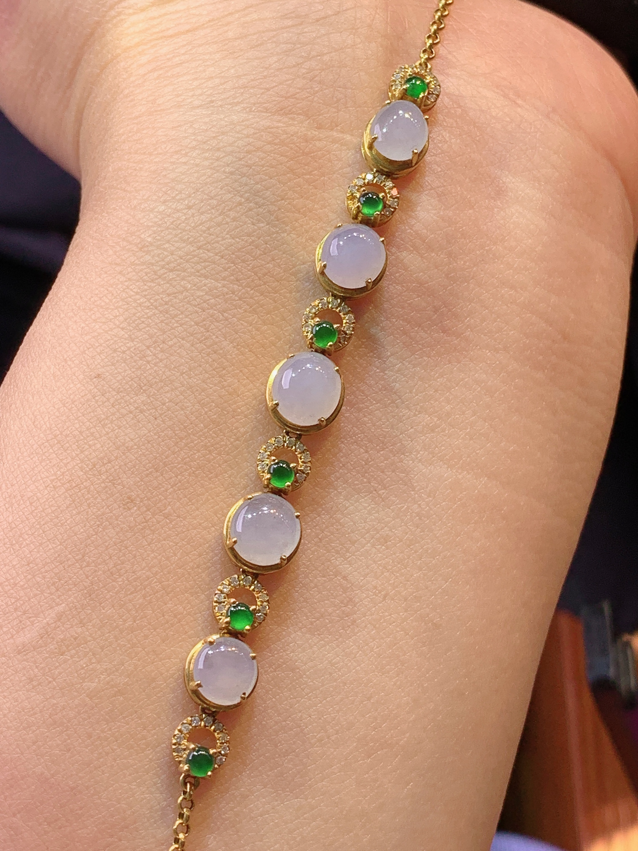 18k金钻镶嵌淡紫罗兰蛋面手链 玉质细腻 色泽艳丽清新 水润亮眼 整体尺寸68.2*7*5f3