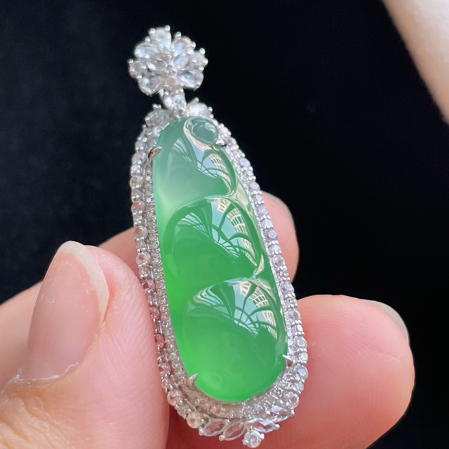 18K 满色甜绿·福豆

整44.8-14.6-11
裸28.9-10.3-4.5