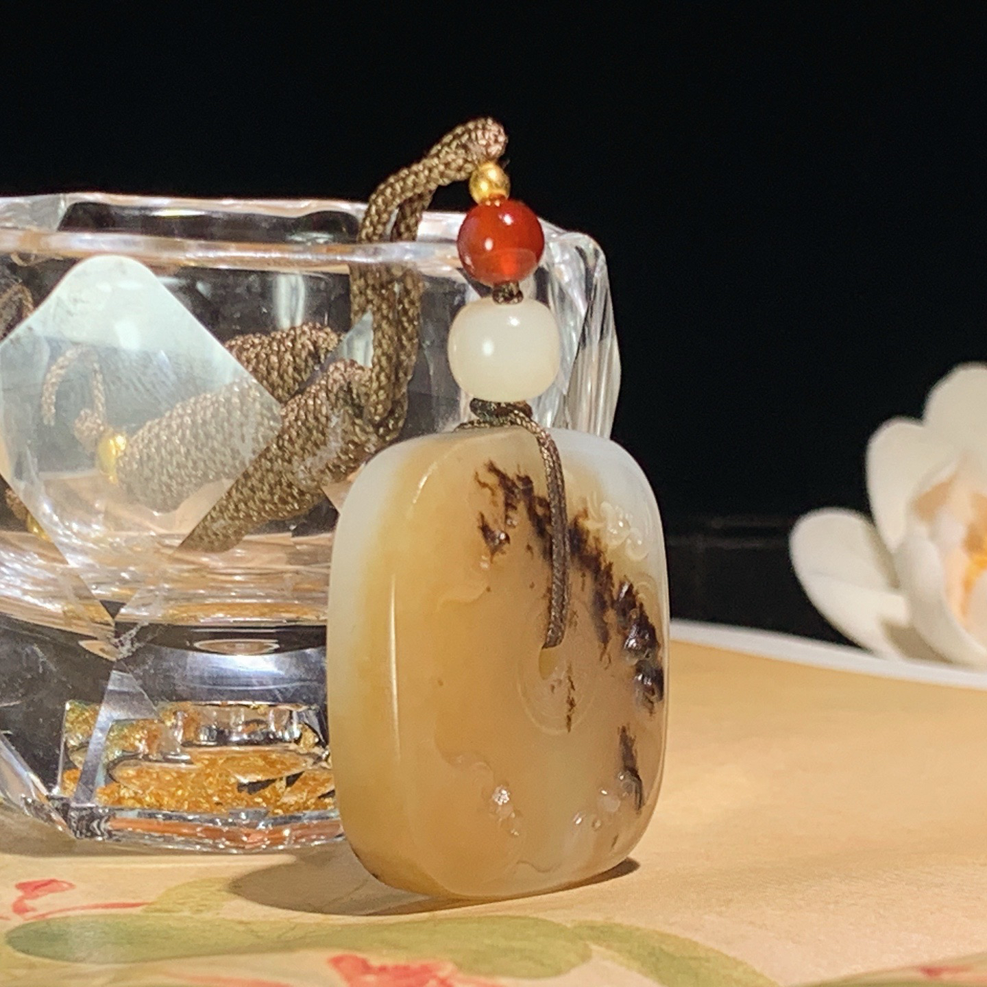 新疆和田玉且末糖五福献寿玉棕挂件 尺寸34/10重29克 玉质细腻油润 底色纯净 脂粉好，品质好。lt260327