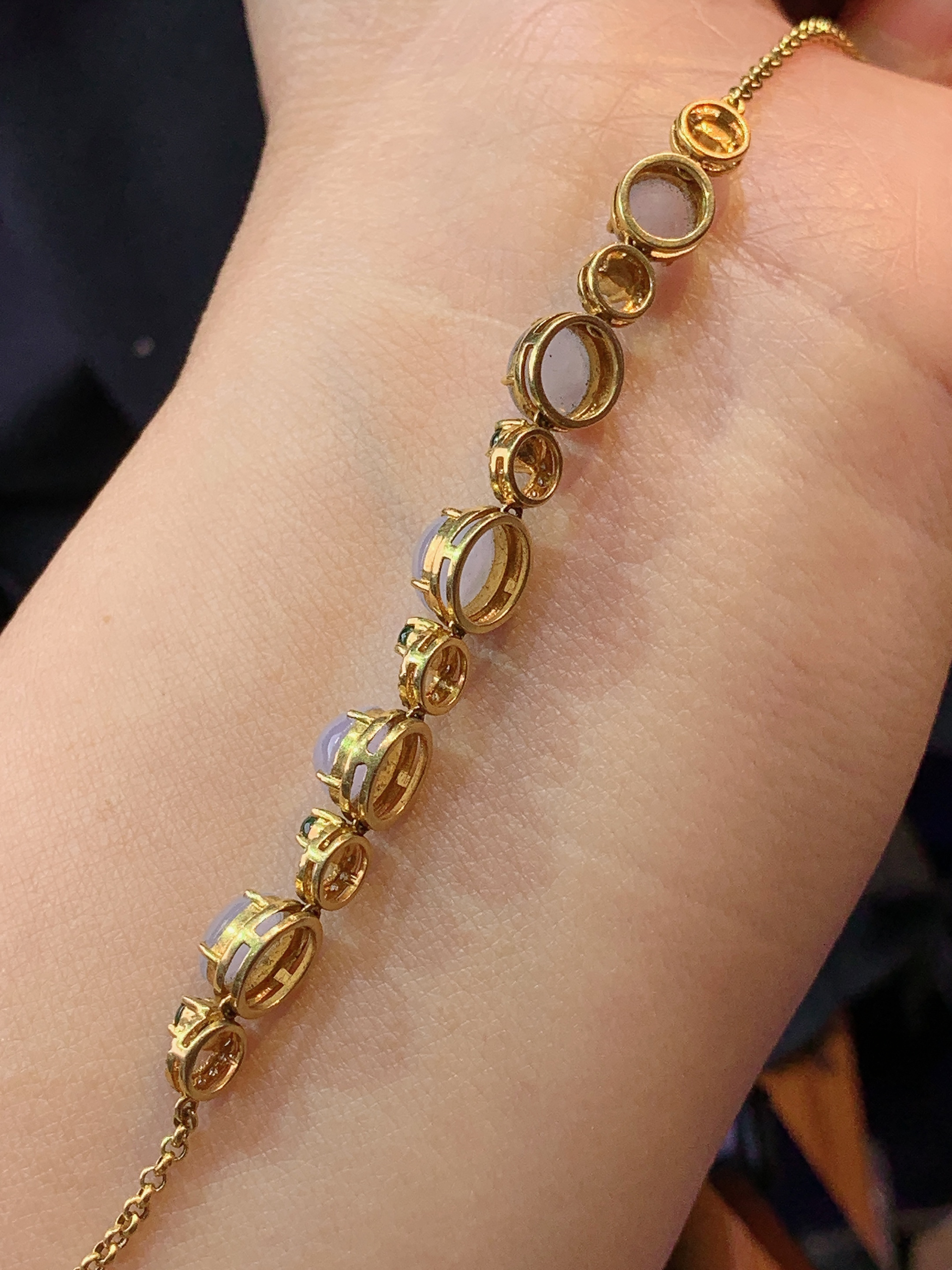 18k金钻镶嵌淡紫罗兰蛋面手链 玉质细腻 色泽艳丽清新 水润亮眼 整体尺寸68.2*7*5f3