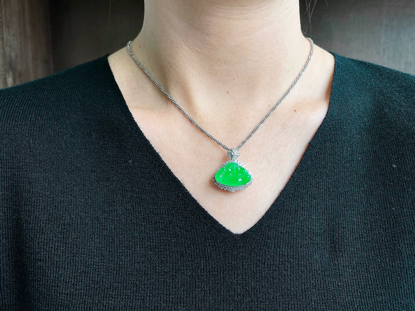 【镶嵌】高冰阳绿佛公吊坠  
【说明】18k金镶嵌 完美 性价比高  
【整体】27-24-10.6
【裸石】13.8-21-4.6
【重量】6.4克