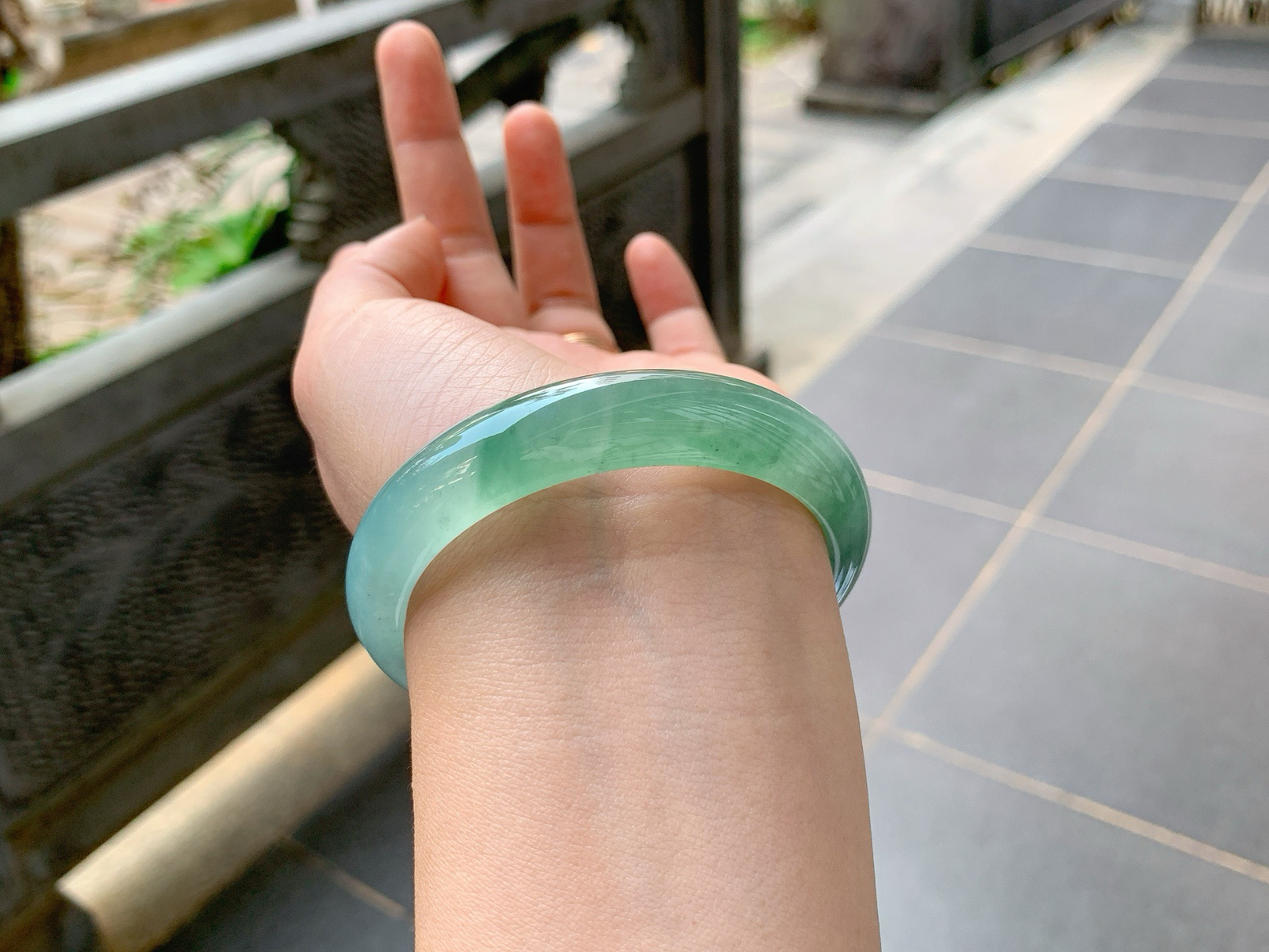 ｜57圈口
冰飘花，湖水绿，种老掉牙，冰冰透透的，