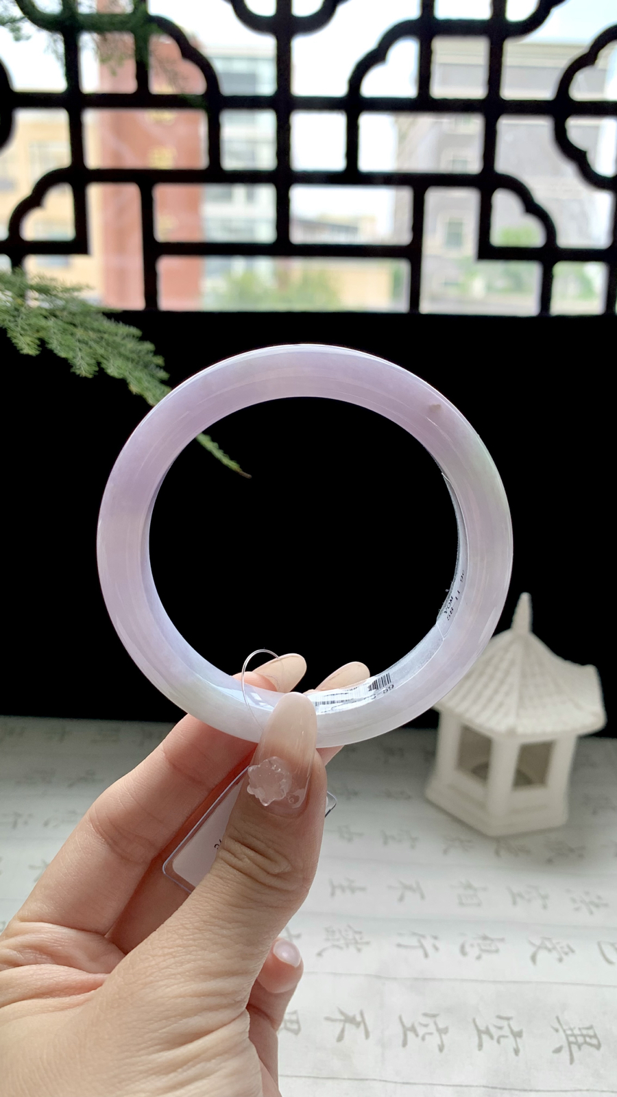  【紫罗兰】
⭕️57.5-10.6-8.8宛如一缕紫色的诗意，柔和的光芒在手腕上舞动，散发出一种