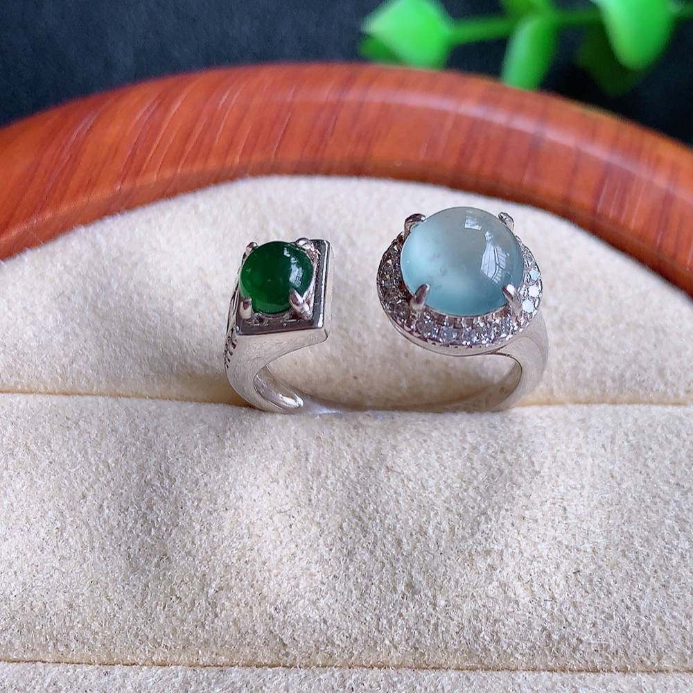 冰润满绿精美环形翡翠戒指  玉质细腻  冰清玉润  飘花灵动  颜色漂亮  W502.25  内径尺