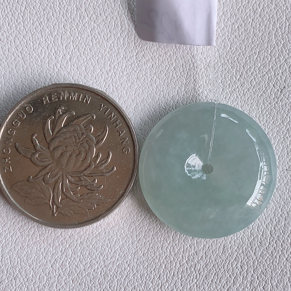 冰润平安扣吊坠，厚装饱满，冰润剔透，细腻水足，种质润泽，飘花灵动，佩戴优雅大气，W49.25   尺寸：23-6mm