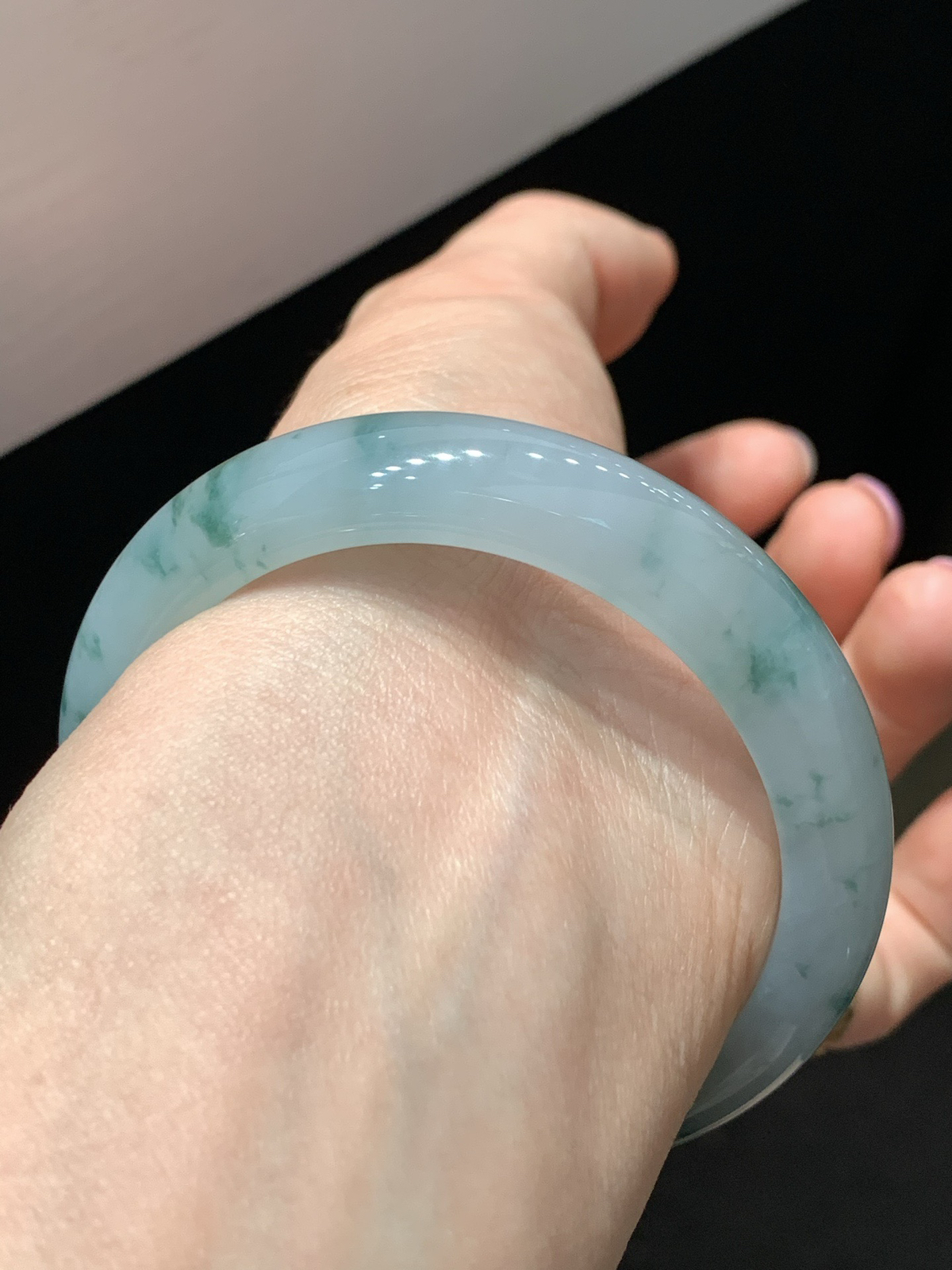 尺寸53.3/12.6/8.3，冰飘花手镯
冰透水润细腻 清新甜美