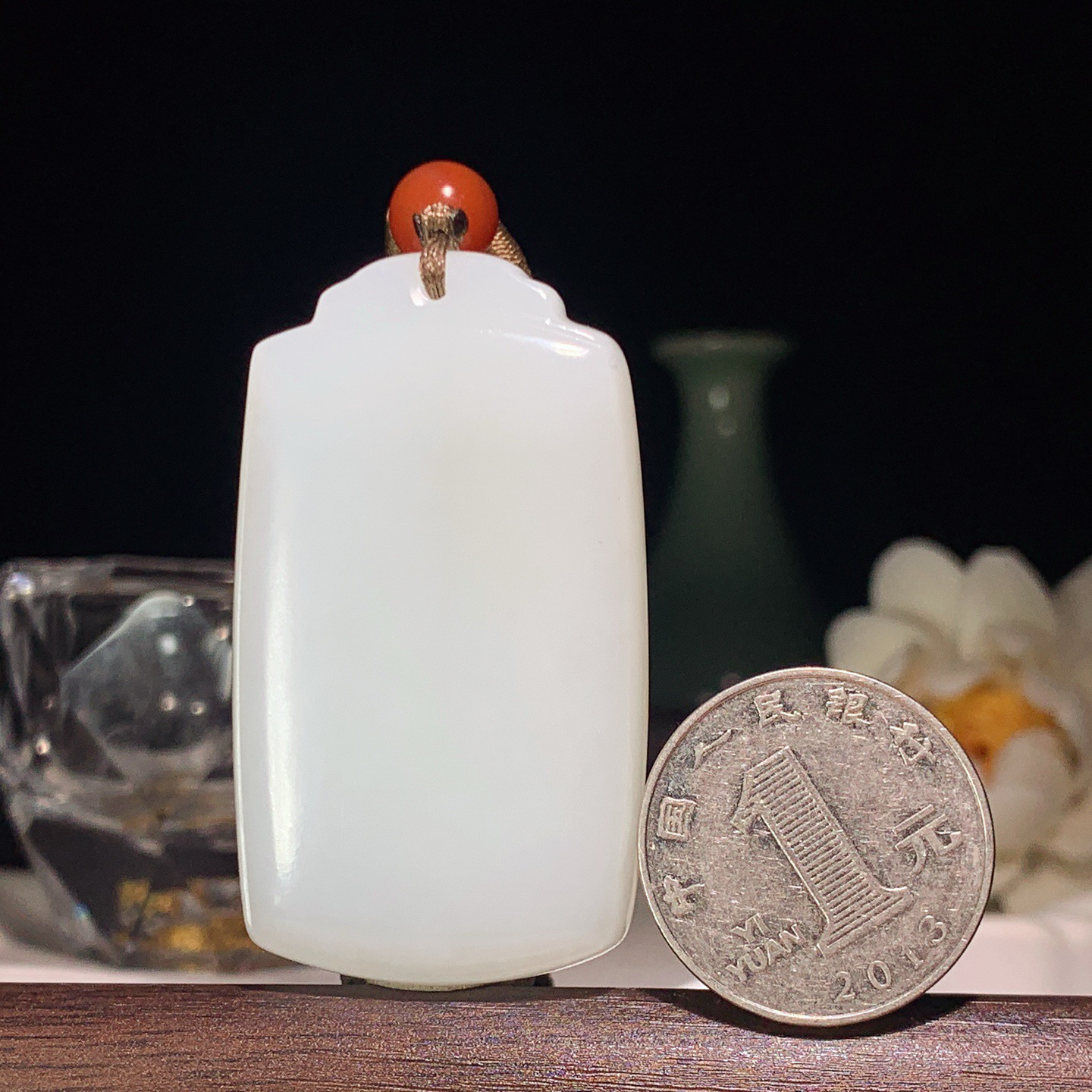 和田玉羊脂白玉平安无事牌牌子挂件 尺寸54/30/12重52.5克 玉质细腻油润 底色纯净 脂粉好，品质好。lt260325