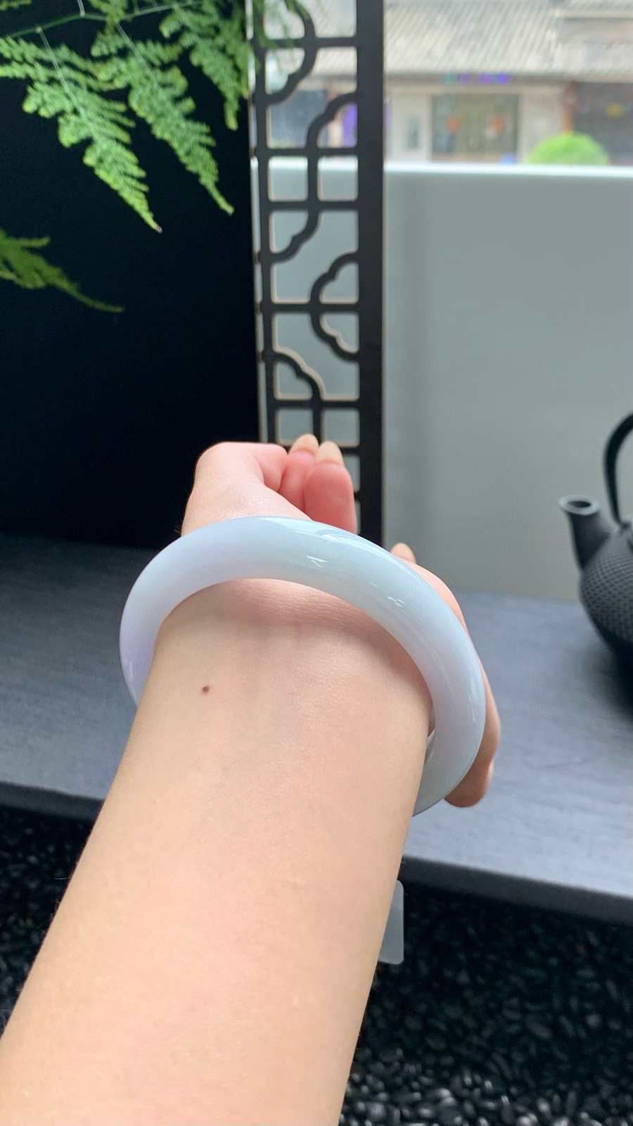 底妆细腻有水头，春彩底清新甜美，色泽淡雅古朴，时而幻紫时而幻绿，仙气满满56-12.5-8mm