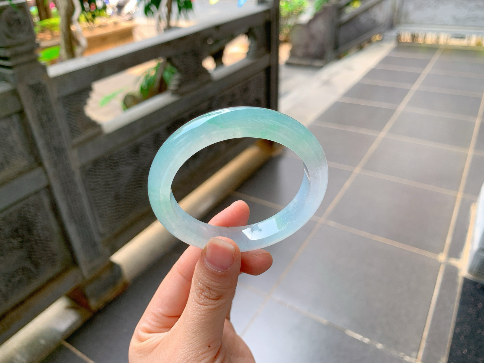 ｜53圈口
金丝绿，种好冰透起光，跟前面一条是姐妹装