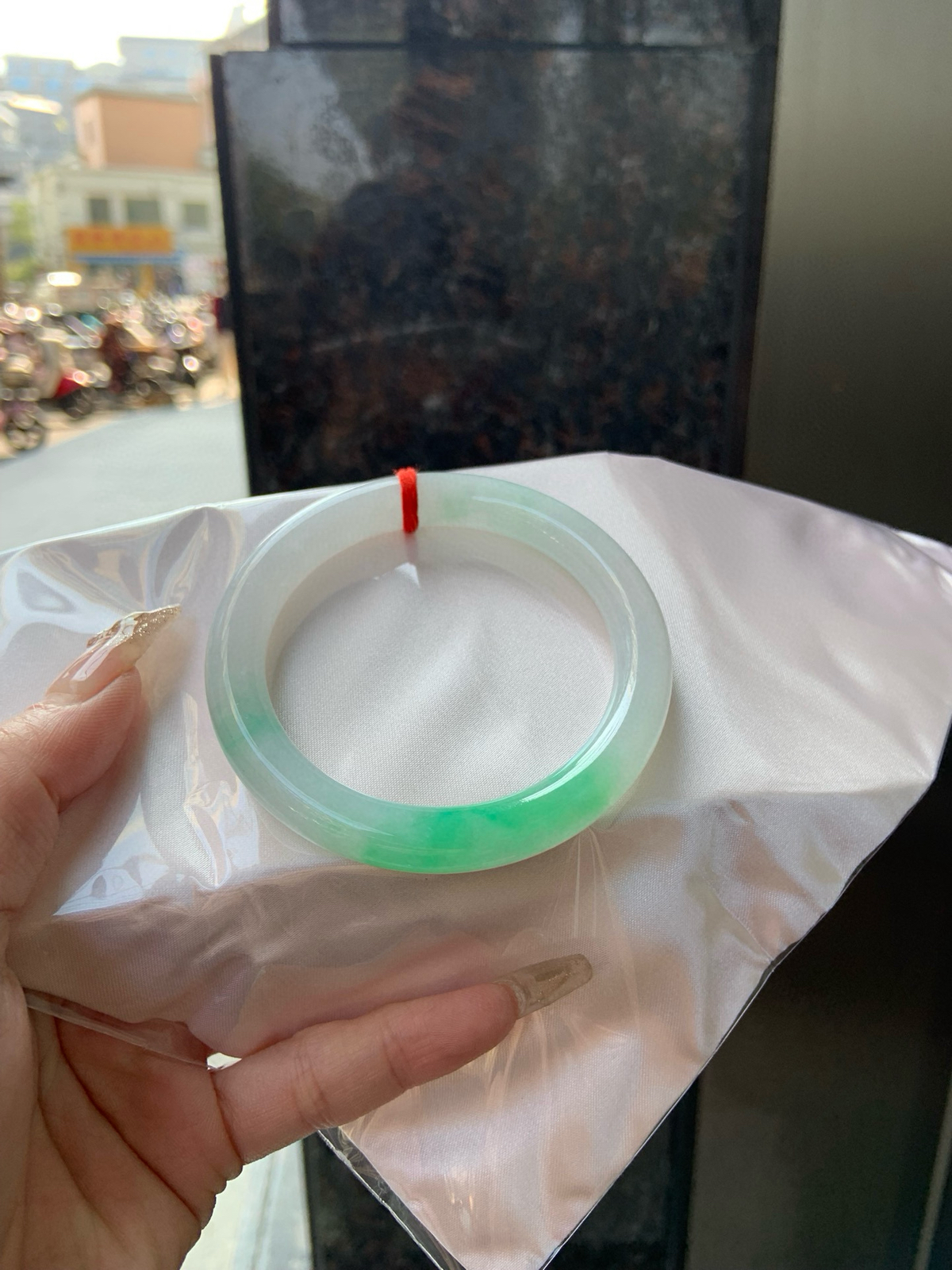 飘绿，白底青圆条，阳春白雪的感觉
57.5-9.7-9.5