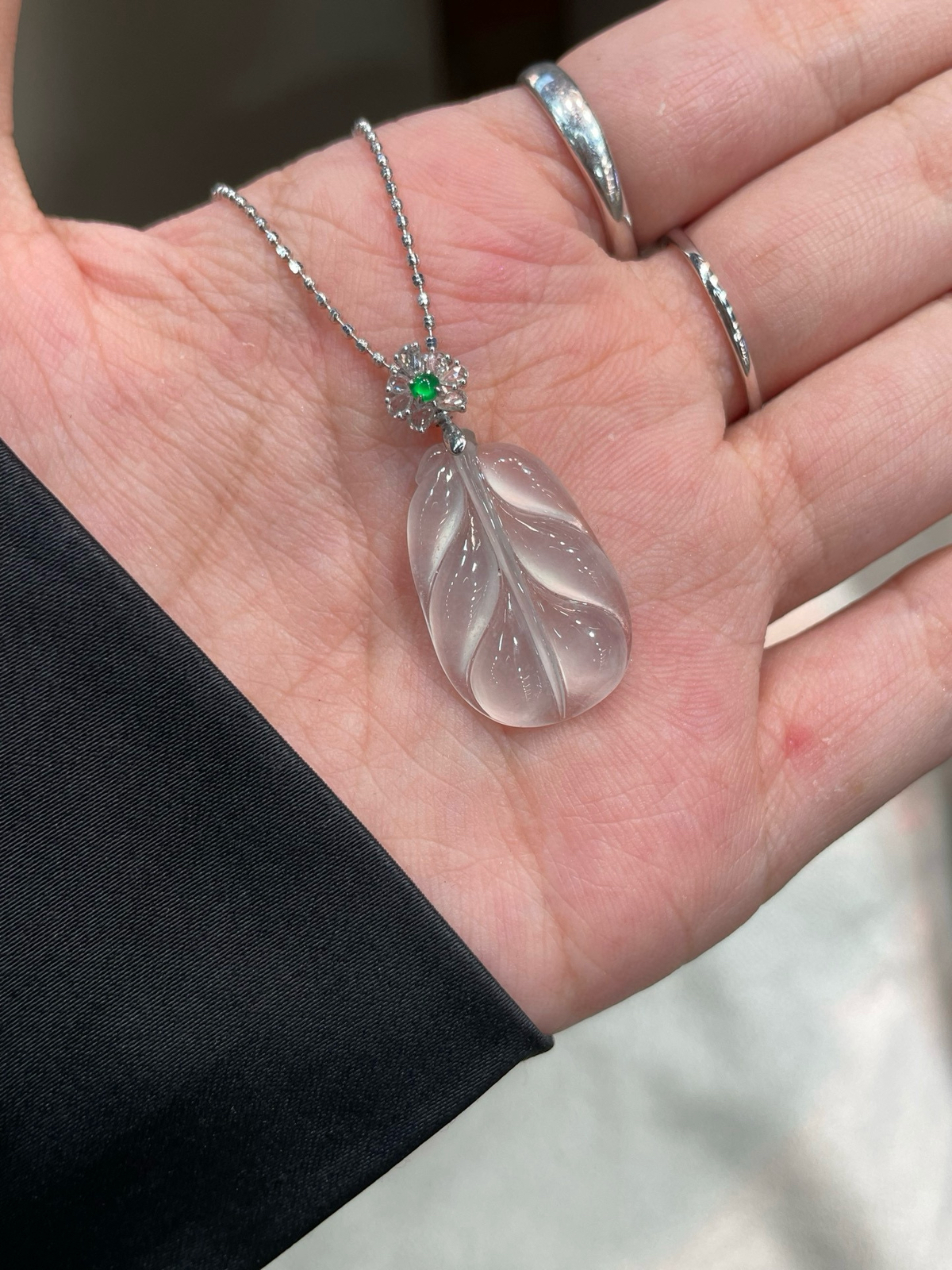 冰种 起光 叶子吊坠

18k金扣头