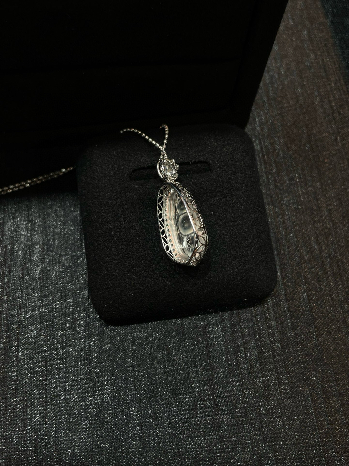 高冰 起光 福豆吊坠

18k金配钻镶嵌