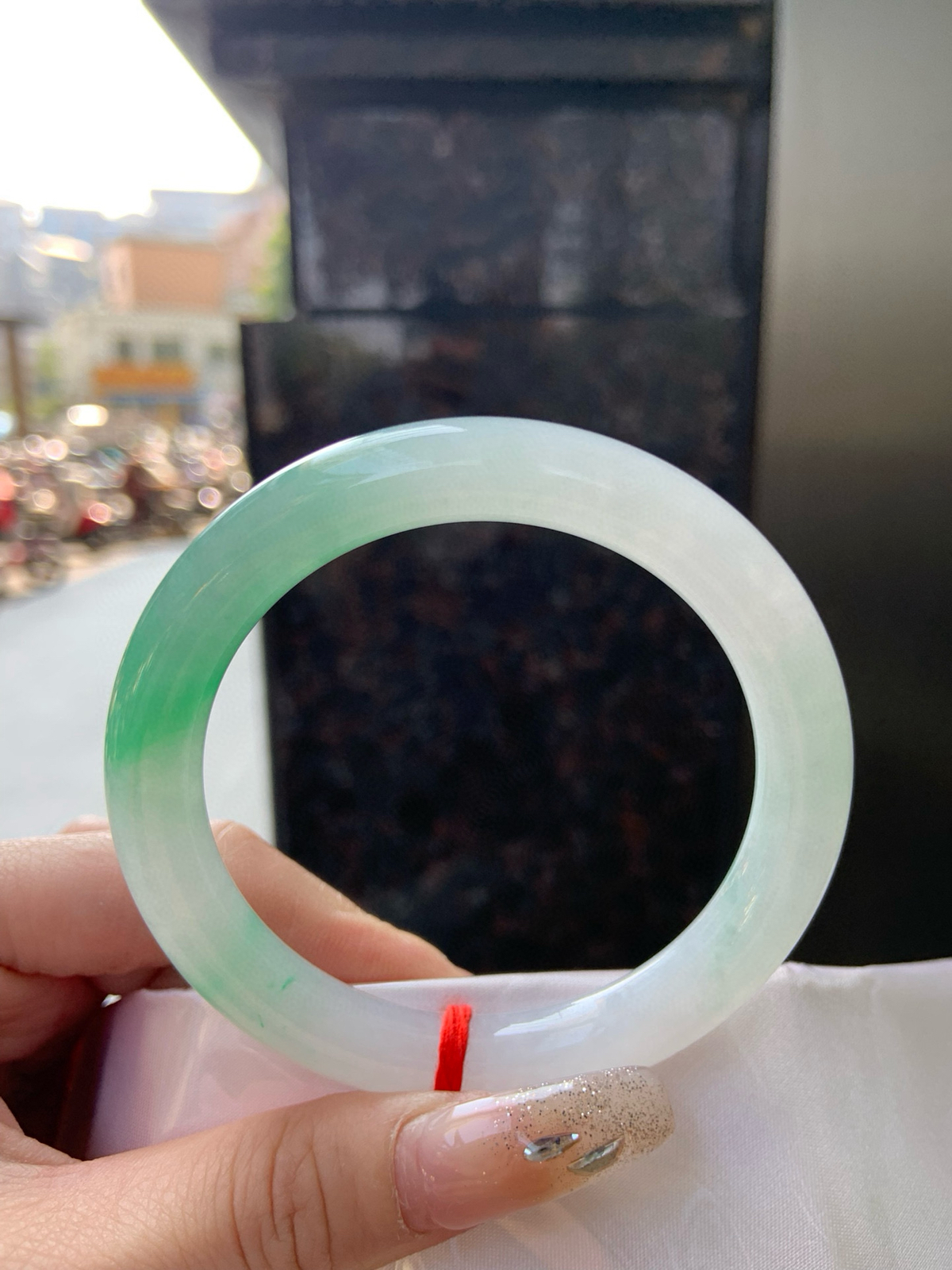 飘绿，白底青圆条，阳春白雪的感觉
57.5-9.7-9.5