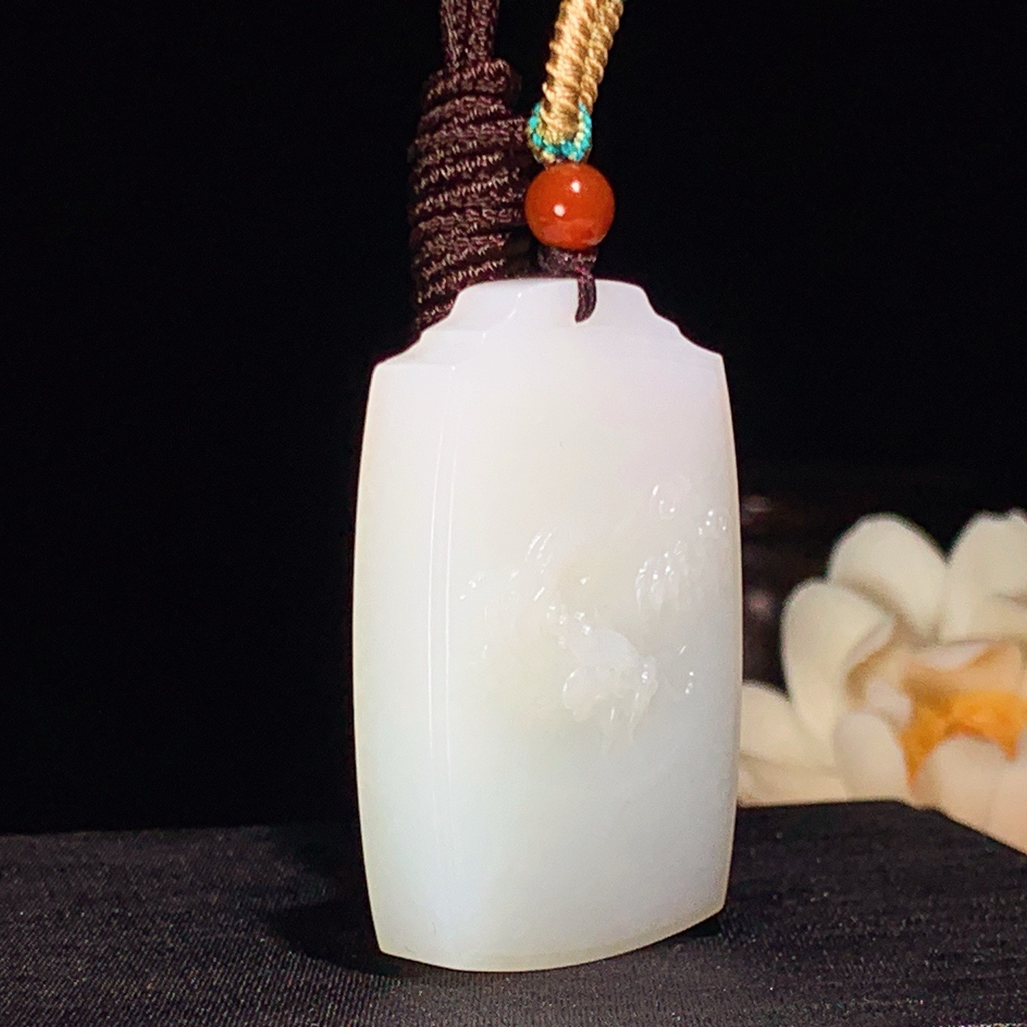 新疆和田玉平安无事牌龙牌挂件 尺寸47/31/10重37.5克 玉质细腻油润 底色纯净 脂粉好，品质