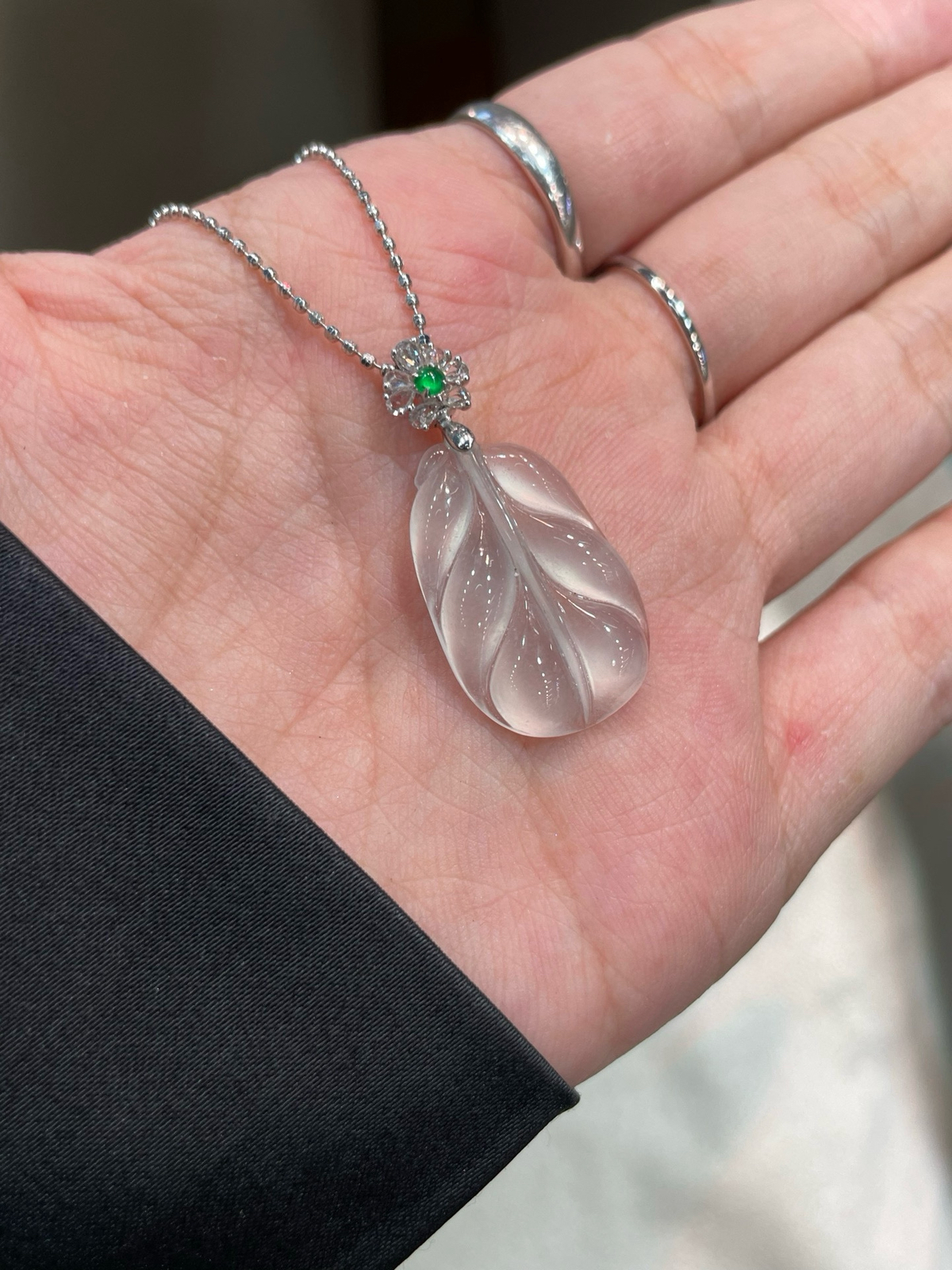 冰种 起光 叶子吊坠

18k金扣头