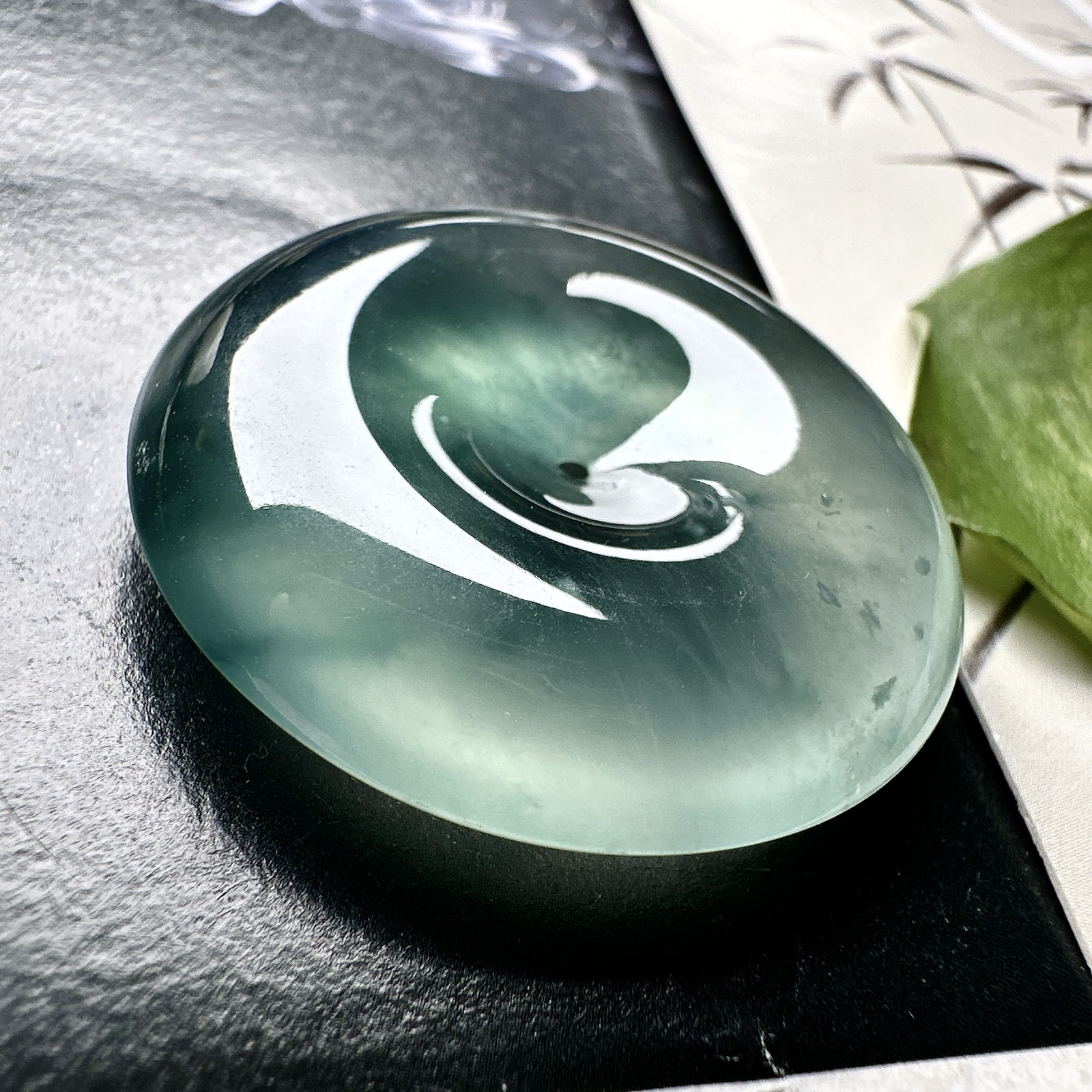 【冰种飘花平安扣】近玻璃种，质地细腻冰润，品质很好，冰感十足，胶感明显，收藏品质。