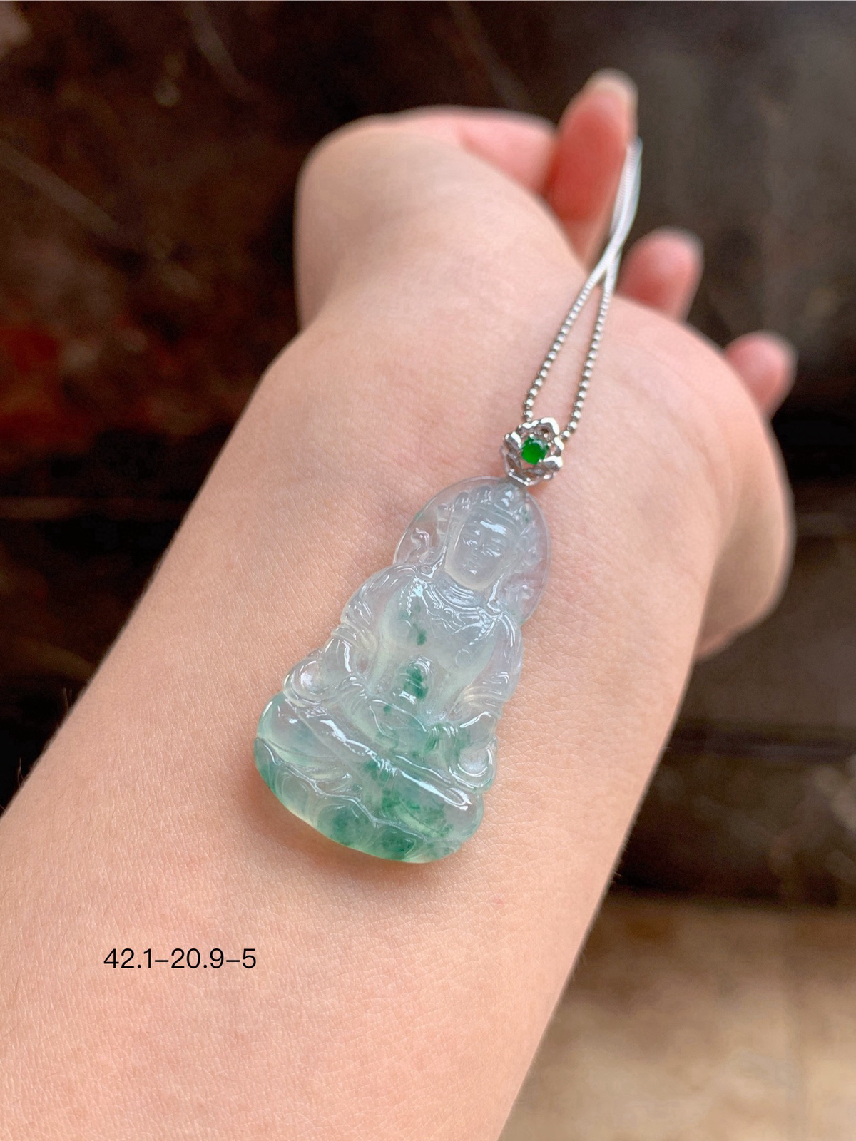 🤍冰飘花·度母

冰种飘绿度母的清润，揉碎的江南翠雨凝成的护佑吉物