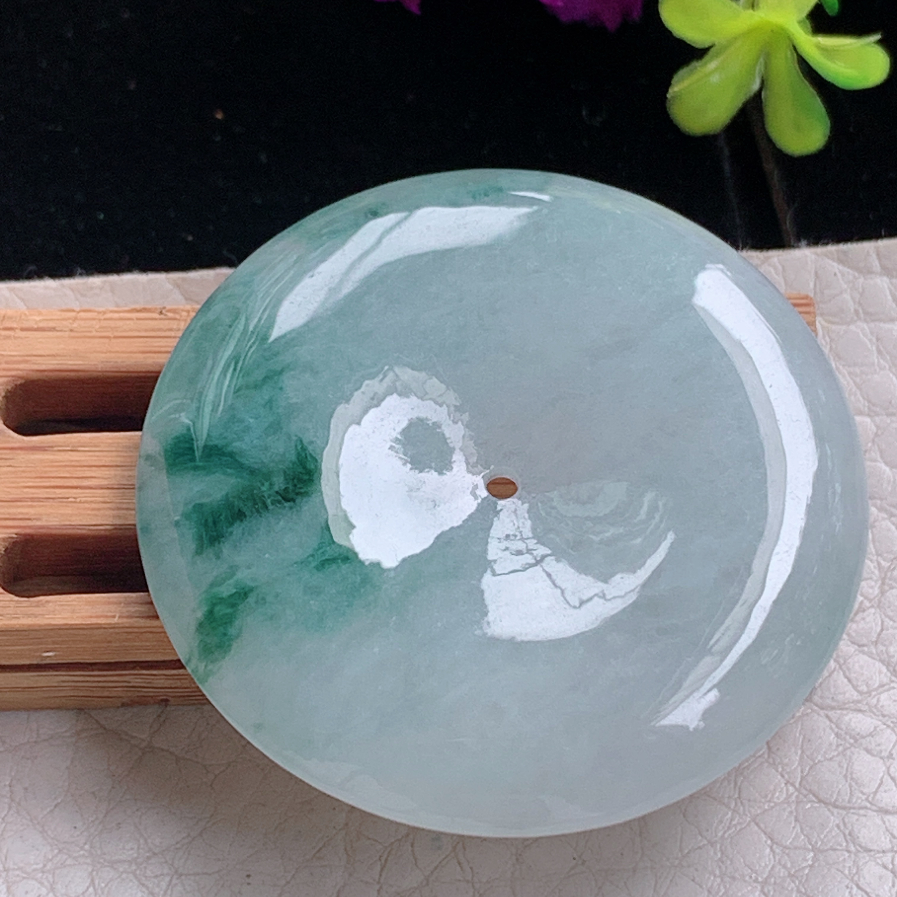 zz3实拍42.6*6.2缅甸翡翠白底飘花大平安扣吊坠国潮风玉扣毛衣坠