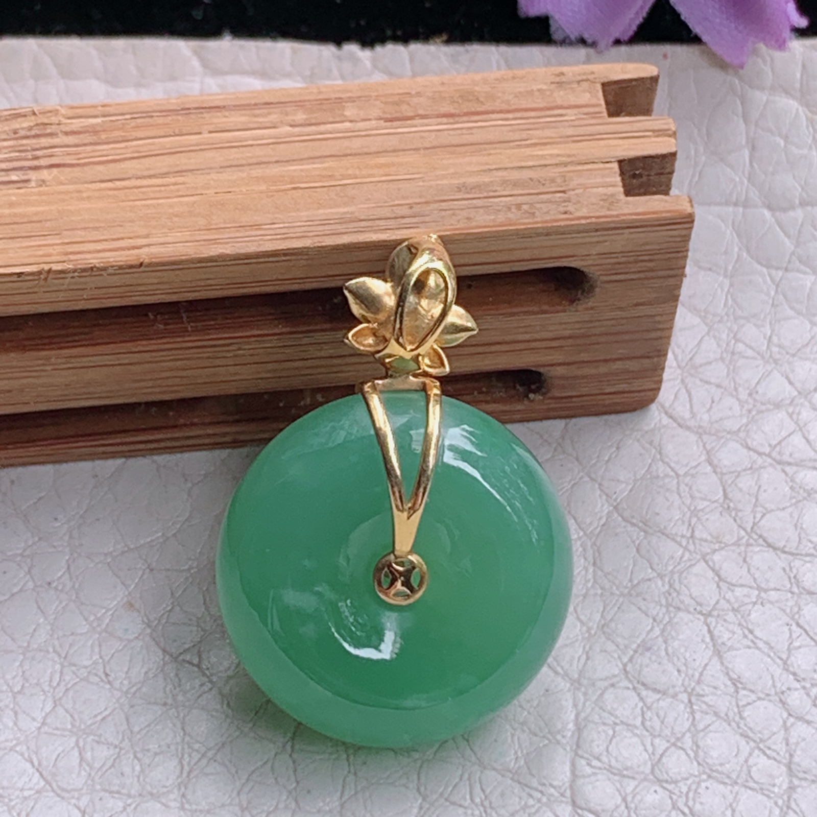 zz3实拍30*21*9缅甸翡翠冰晴水满绿平安扣吊坠 面包扣平安镶金玉坠