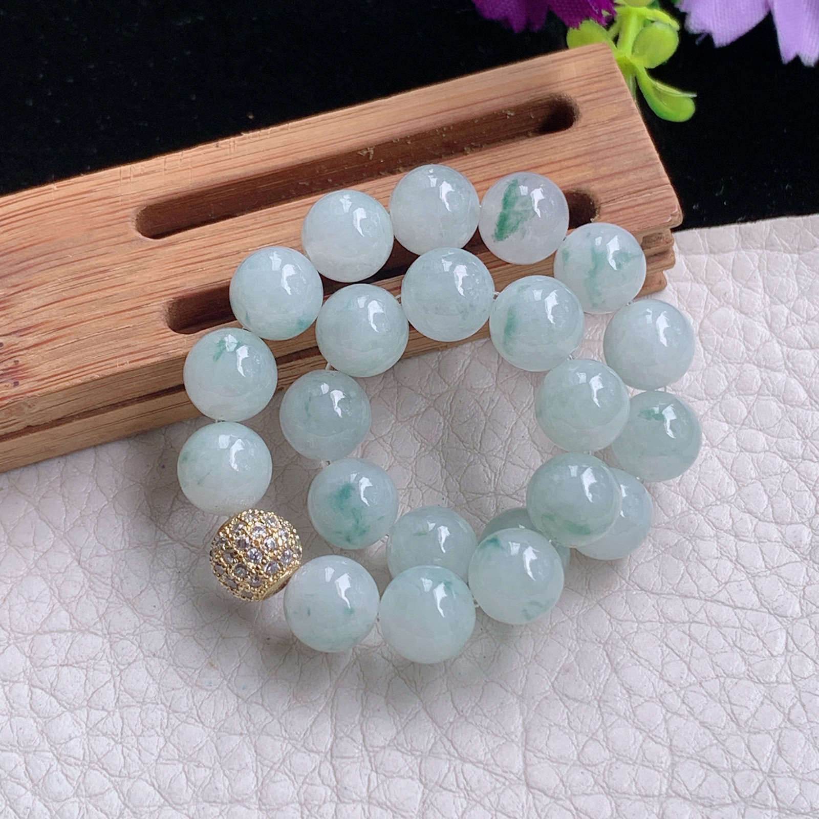 zz3实拍8+mm圆珠缅甸翡翠飘花圆珠手串 精美女款手链 玉珠链，配珠为装饰珠