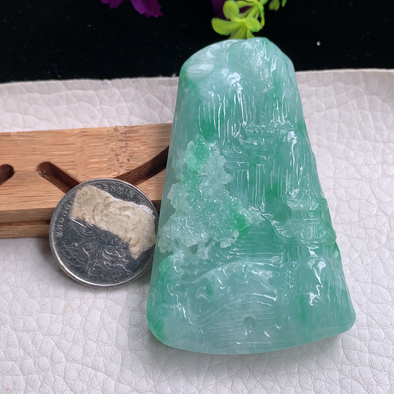 zz3实拍70*43.8*13.5缅甸翡翠冰胶浅绿大山水牌吊坠 男款玉坠