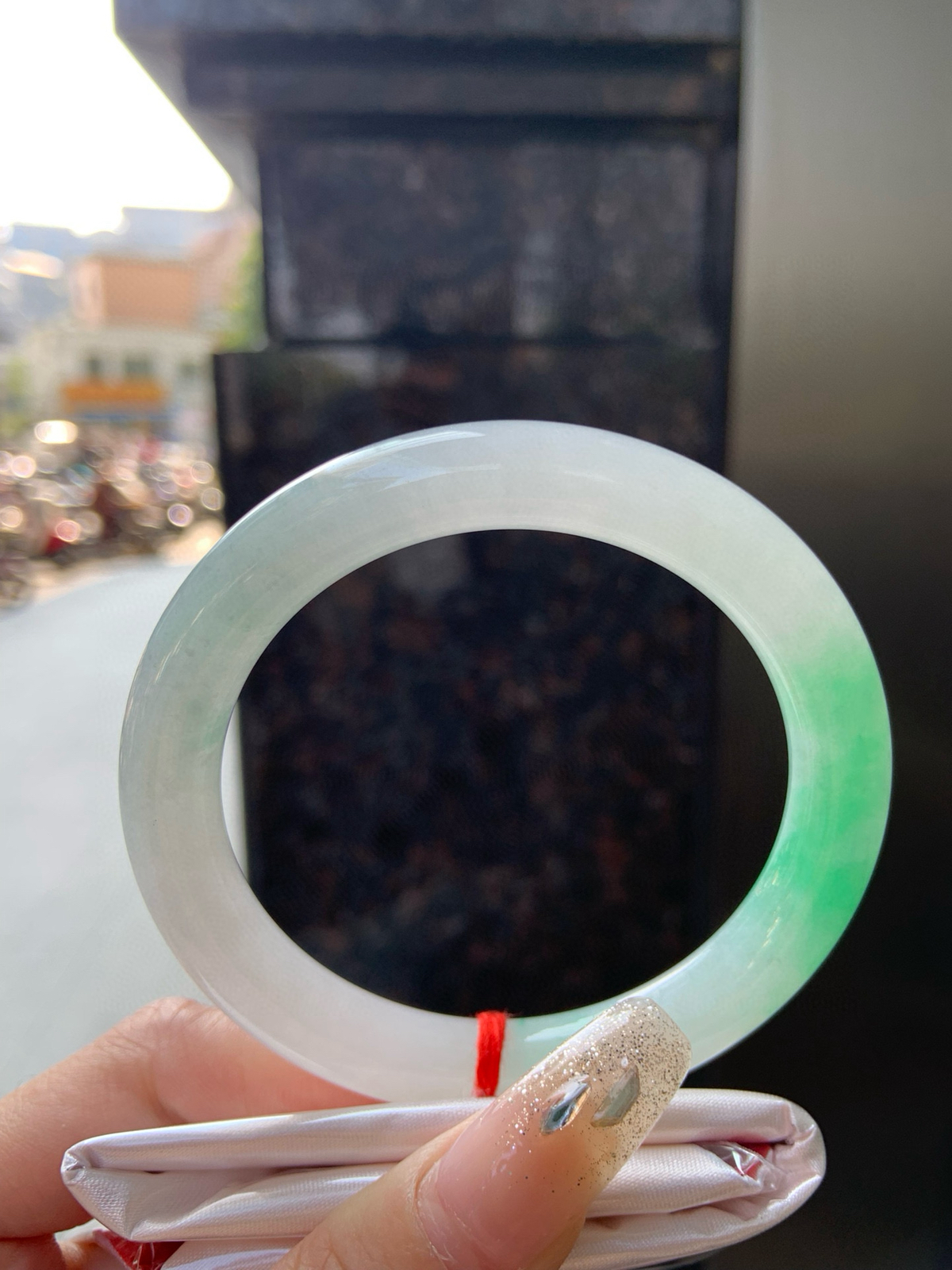 飘绿，白底青圆条，阳春白雪的感觉
57.5-9.7-9.5