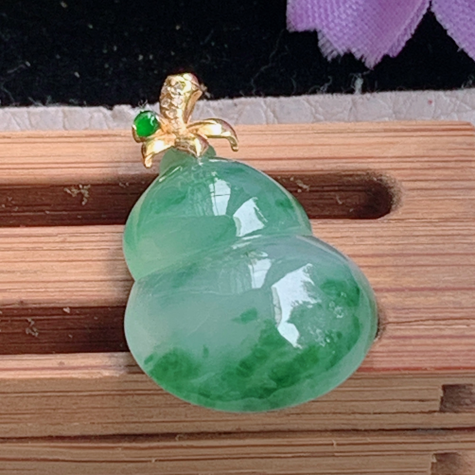 zz3实拍连金26.5*15.5*7.3缅甸翡翠冰种飘花葫芦吊坠 女款平安福禄玉坠