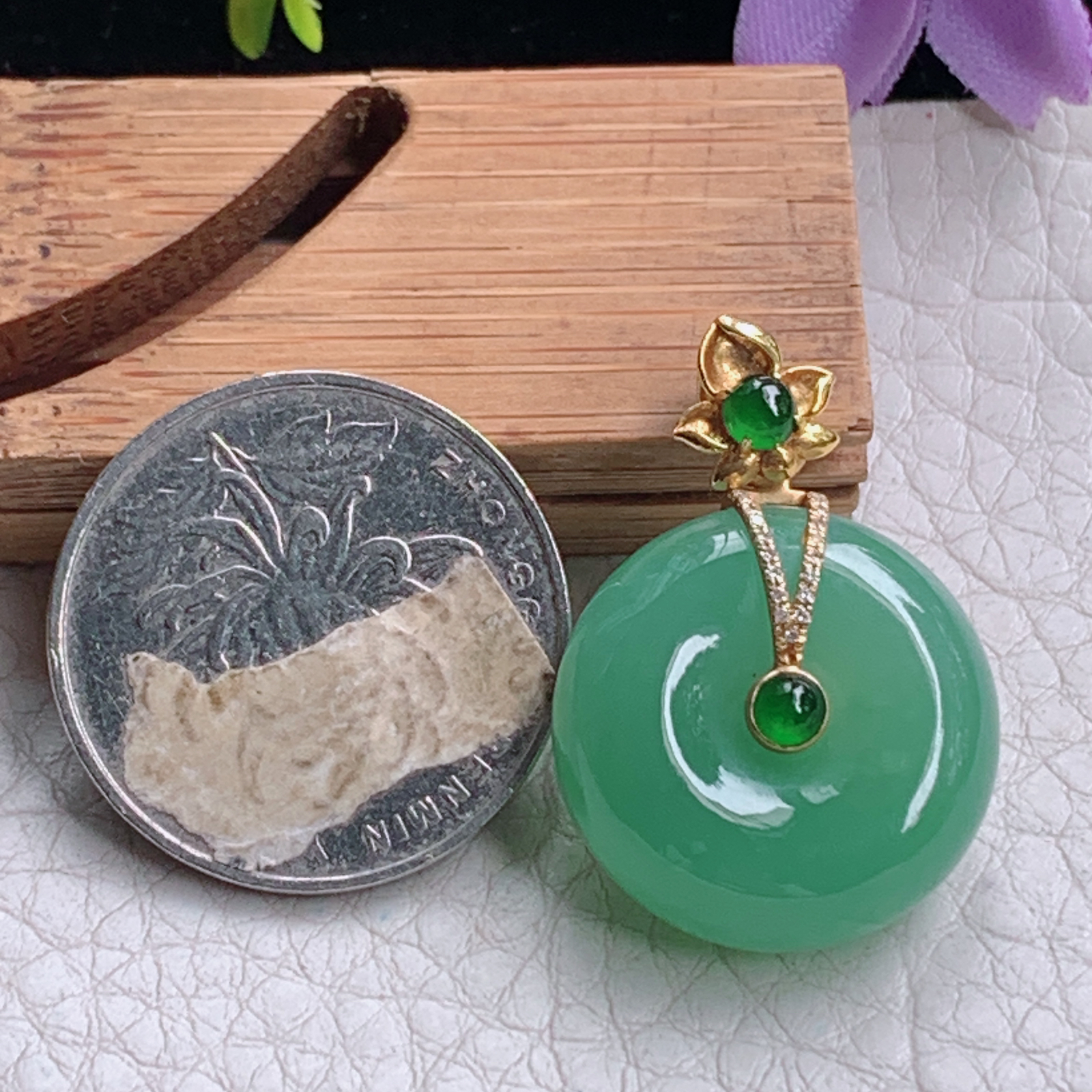 zz3实拍30*21*9缅甸翡翠冰晴水满绿平安扣吊坠 面包扣平安镶金玉坠