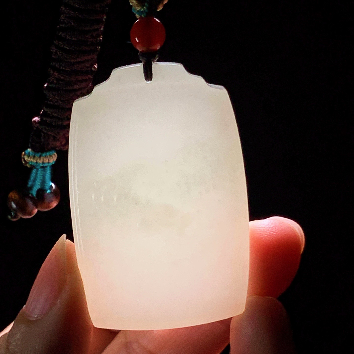 新疆和田玉平安无事牌龙牌挂件 尺寸47/31/10重37.5克 玉质细腻油润 底色纯净 脂粉好，品质好。lt260327