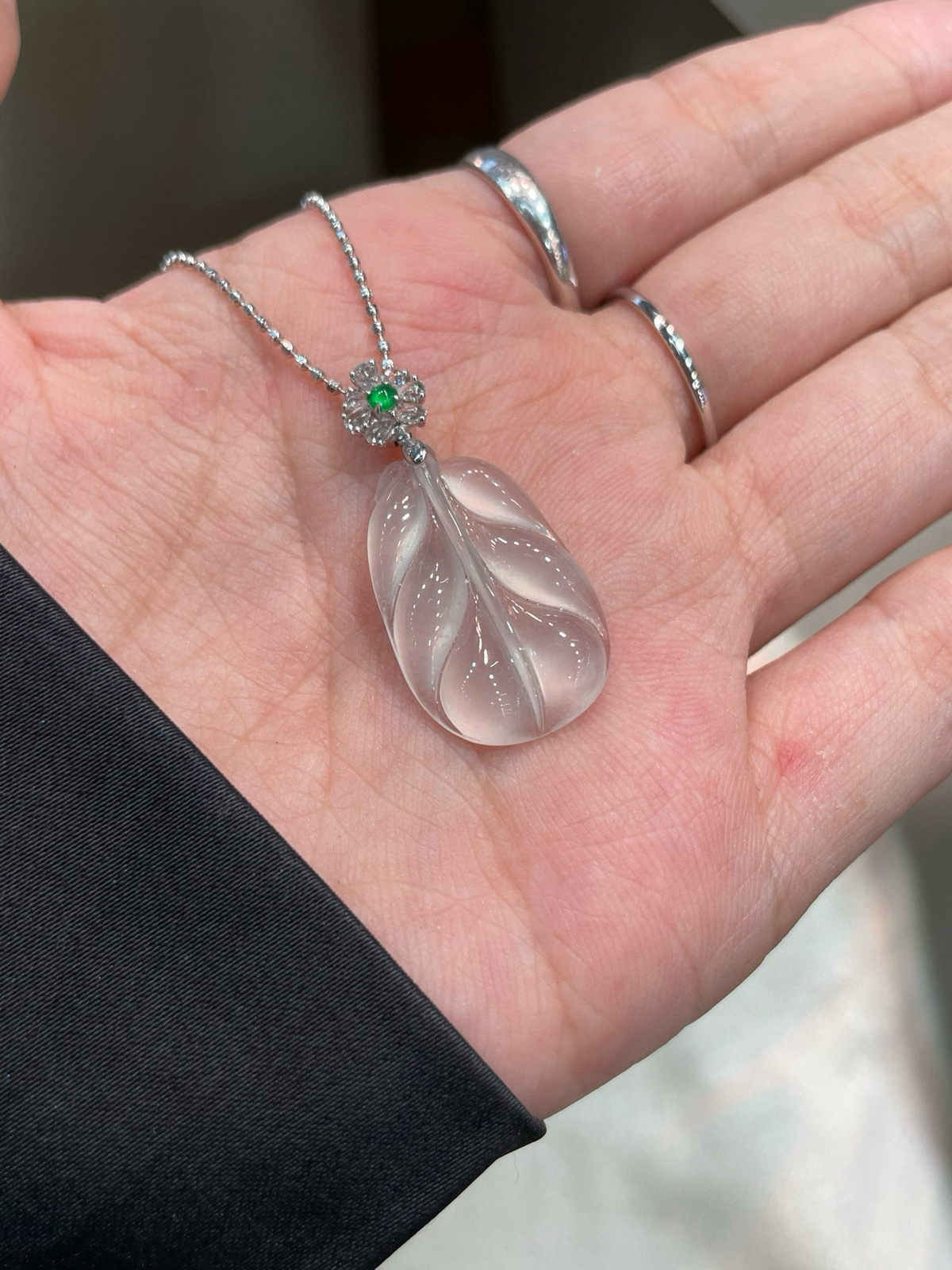 冰种 起光 叶子吊坠

18k金扣头