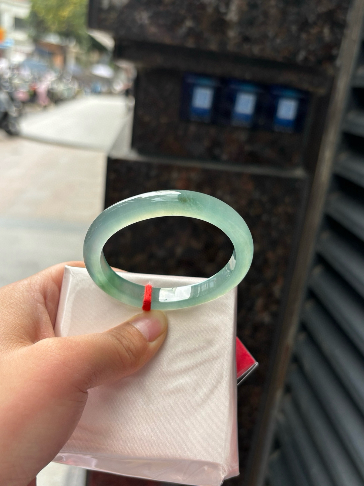 冰湖水绿飘花贵妃
51.6-44-9-7.2
底妆干净冰胶细腻，湖水绿的底色清爽耐看，室内室外都一样飘花灵动温婉有气质