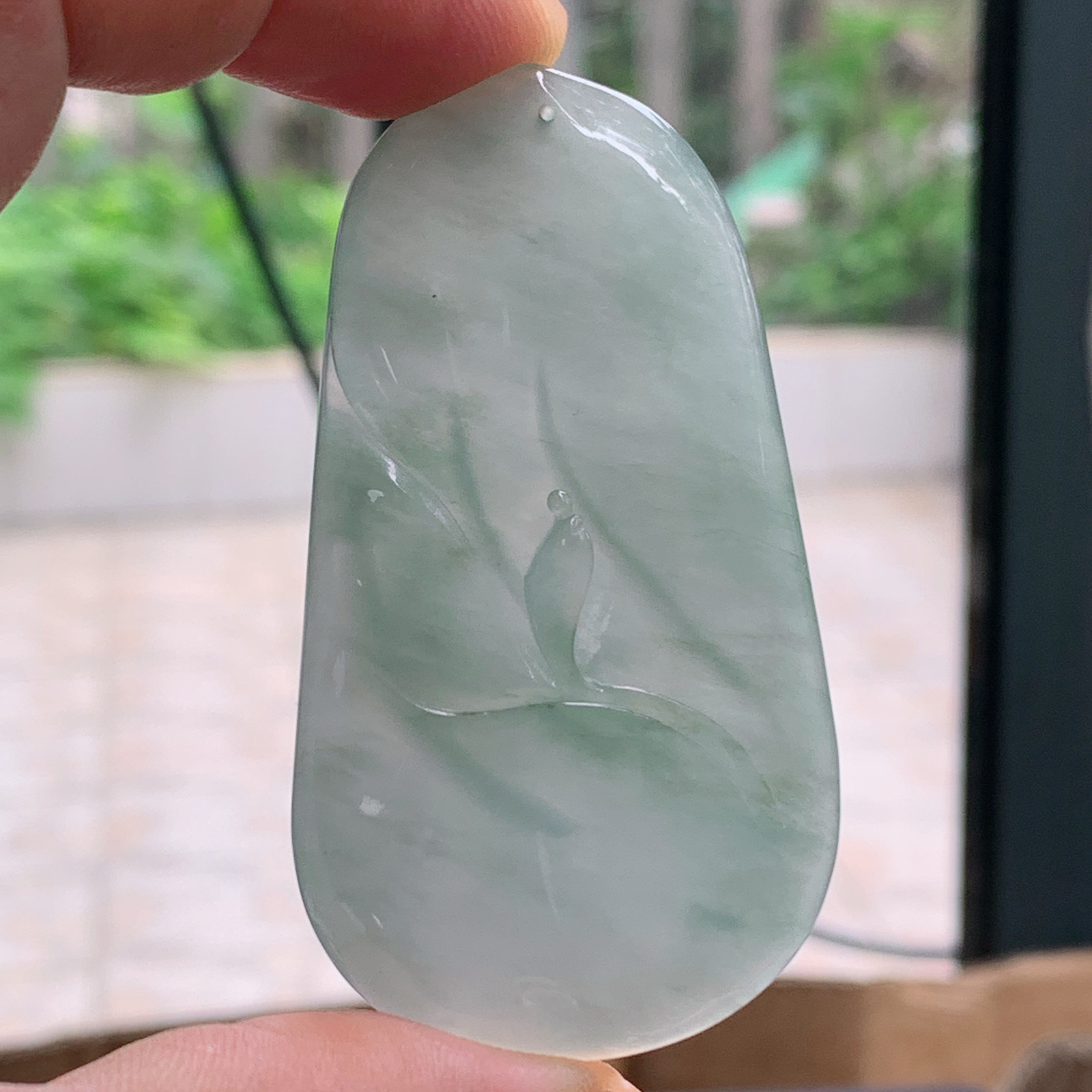 zz3实拍67*37.8*5缅甸翡翠冰透晴绿悟道吊坠