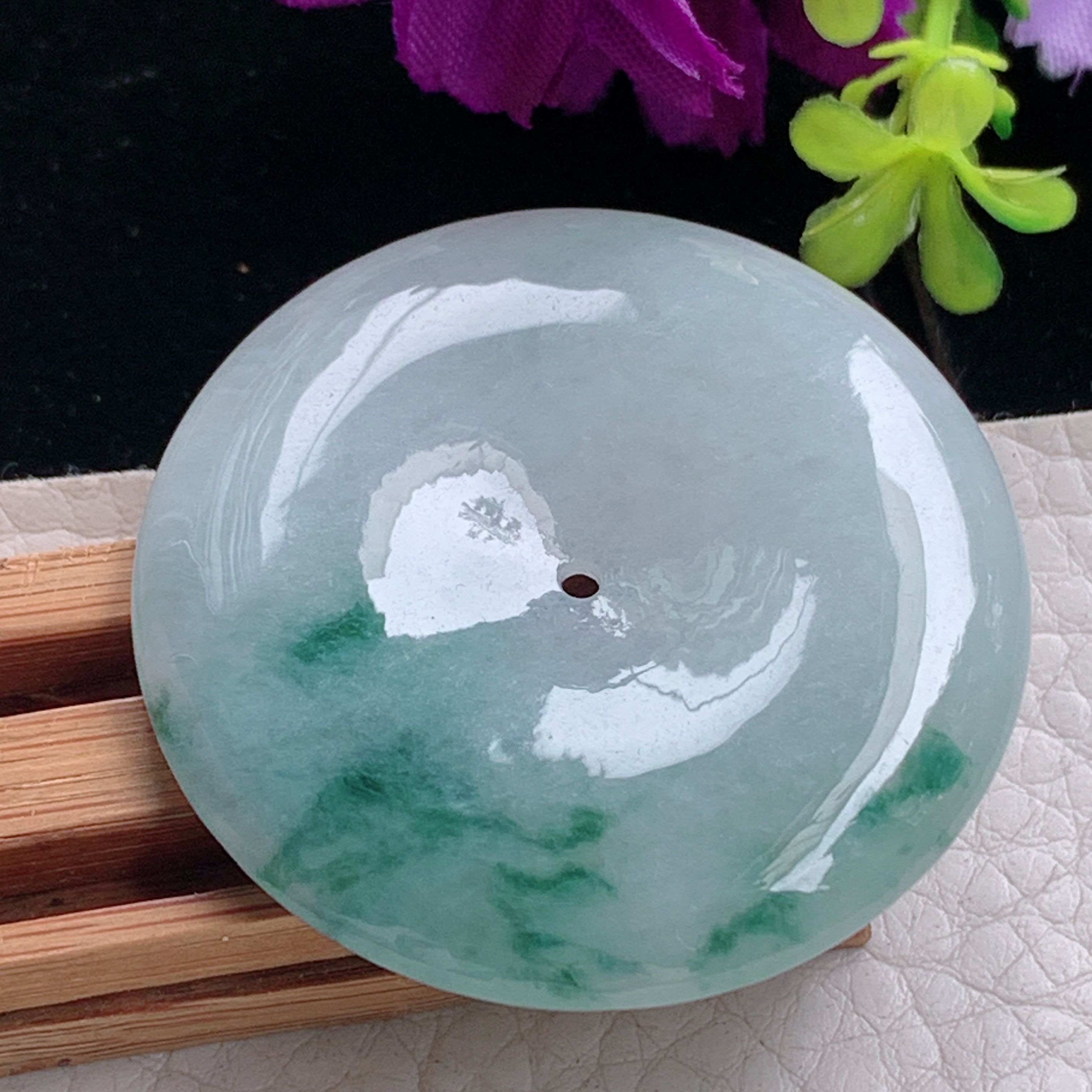 zz3实拍42.6*6.2缅甸翡翠白底飘花大平安扣吊坠国潮风玉扣毛衣坠