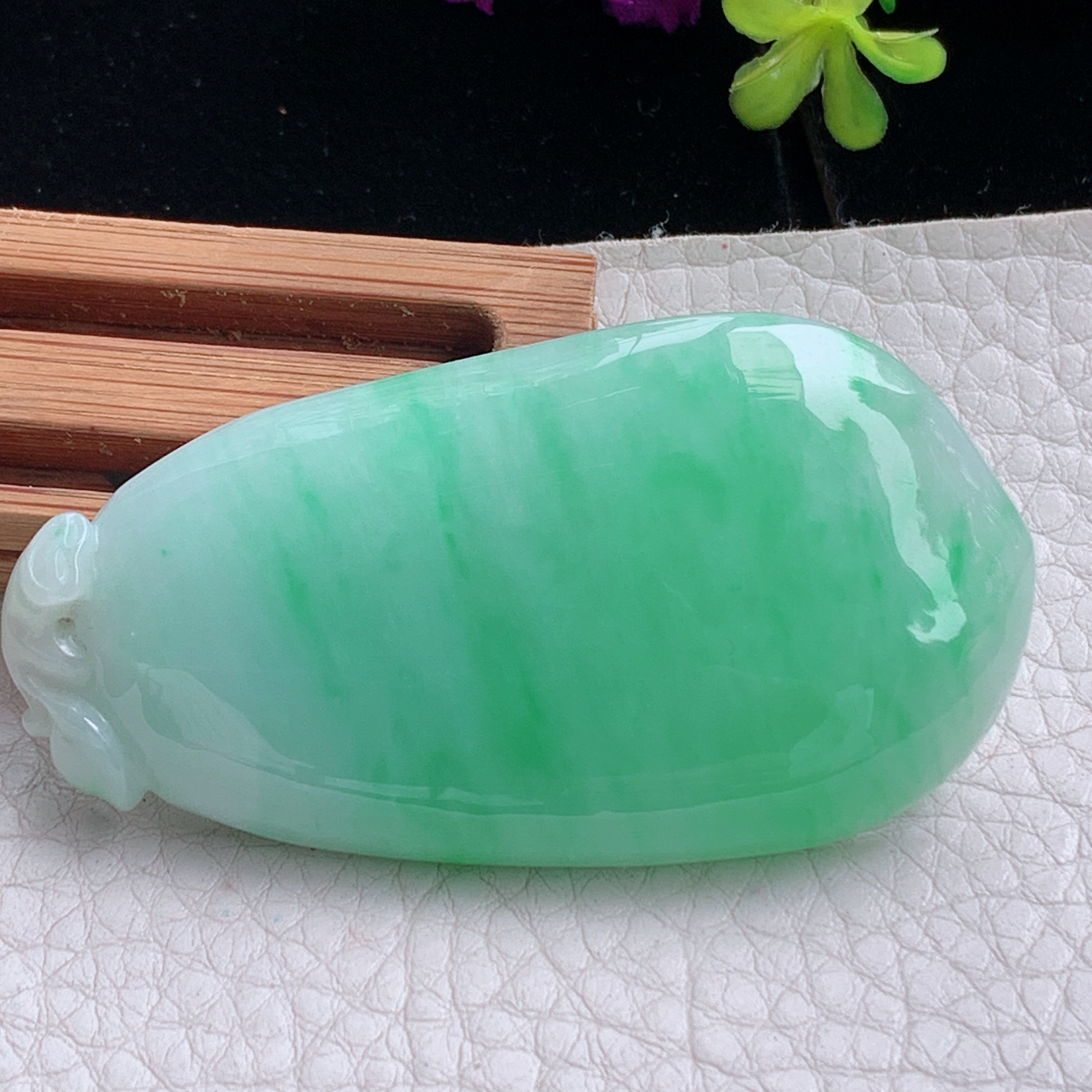 zz3实拍61.8*33*6.6缅甸翡翠飘绿大福瓜吊坠 福禄毛衣坠