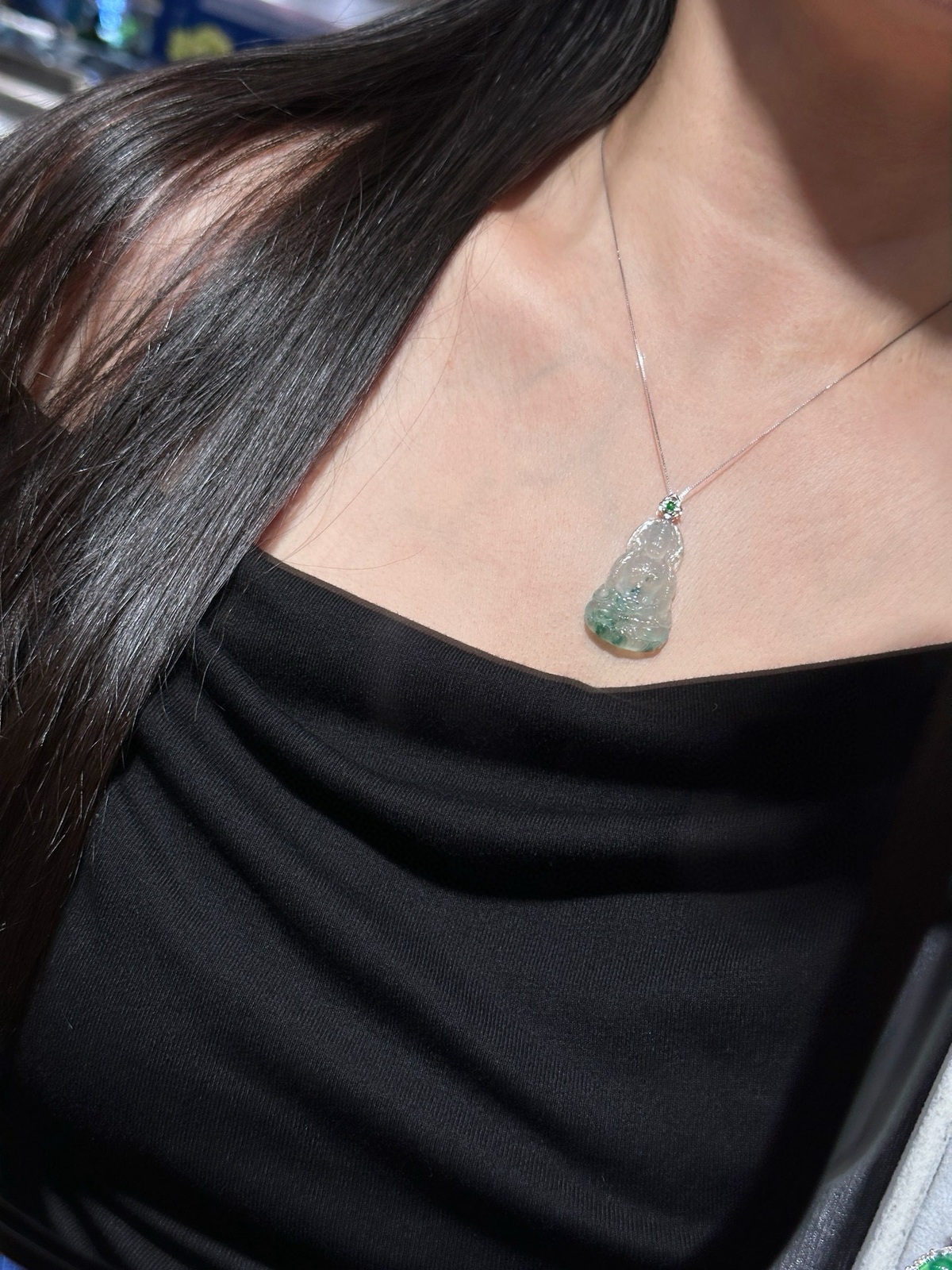 🤍冰飘花·度母

冰种飘绿度母的清润，揉碎的江南翠雨凝成的护佑吉物